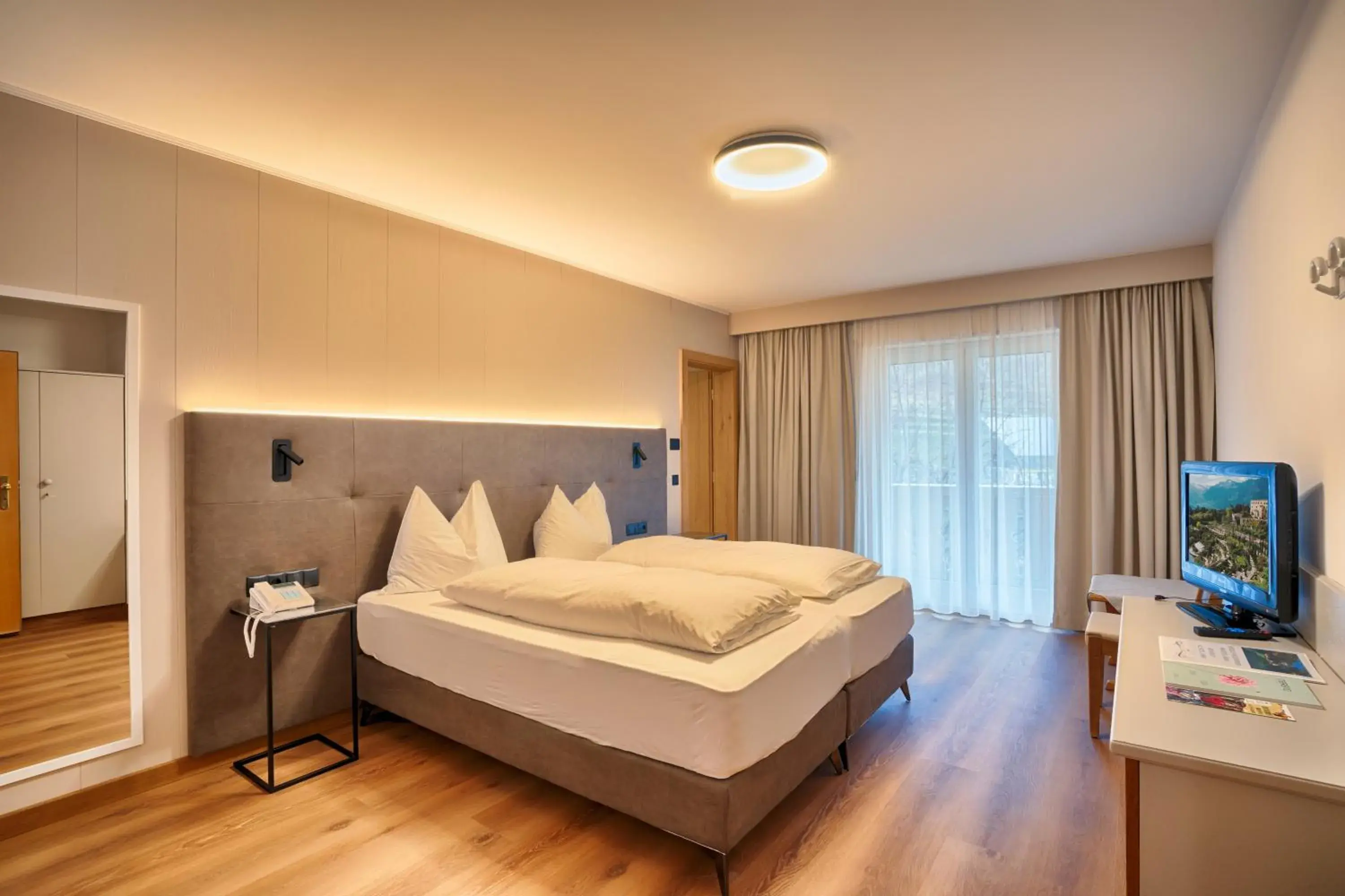 Standard Double Room with Balcony and Mountain View in Hotel Lamm Standard Double Room with Balcony and Mountain View in Hotel Lamm