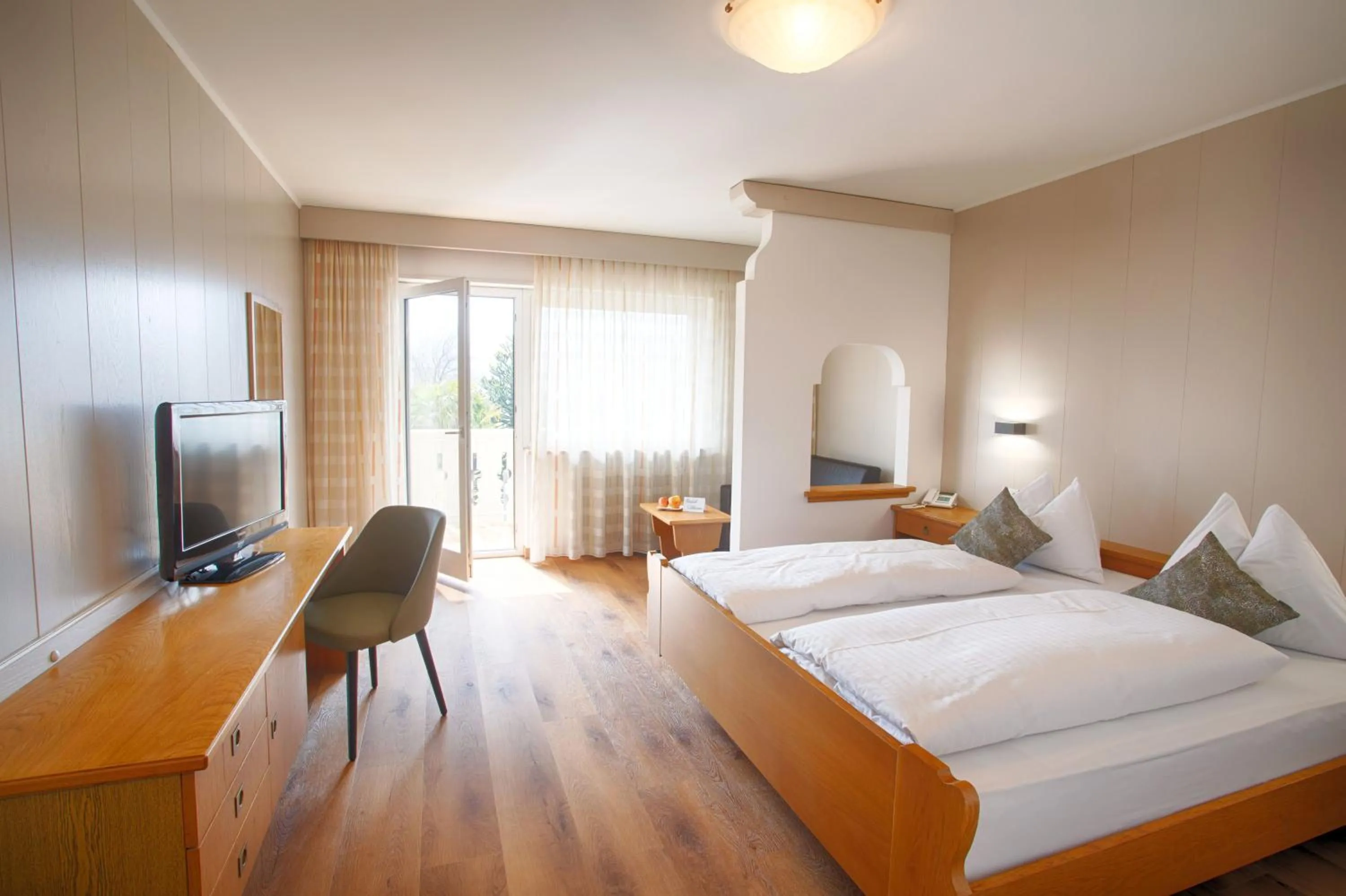 Comfort Double Room with Balcony and Mountain View in Hotel Lamm