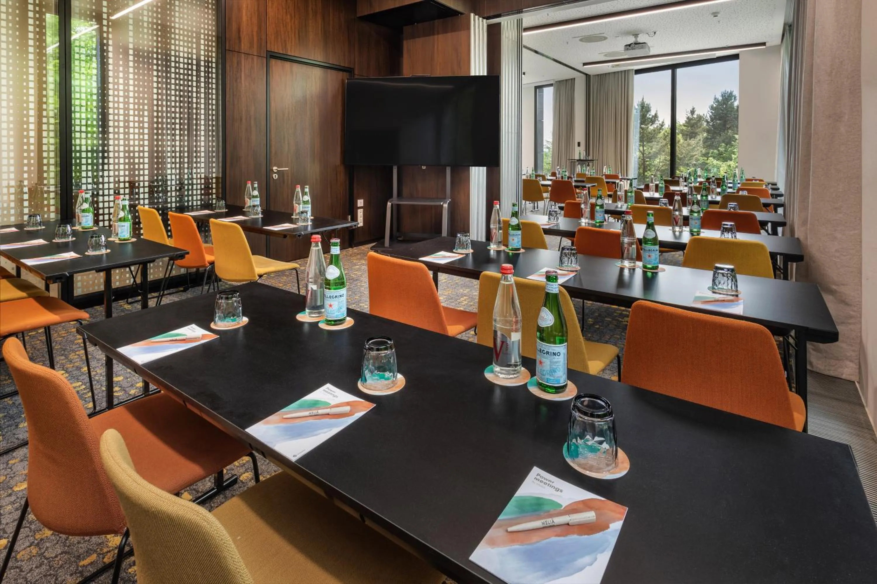 Restaurant/places to eat in Melia Luxembourg