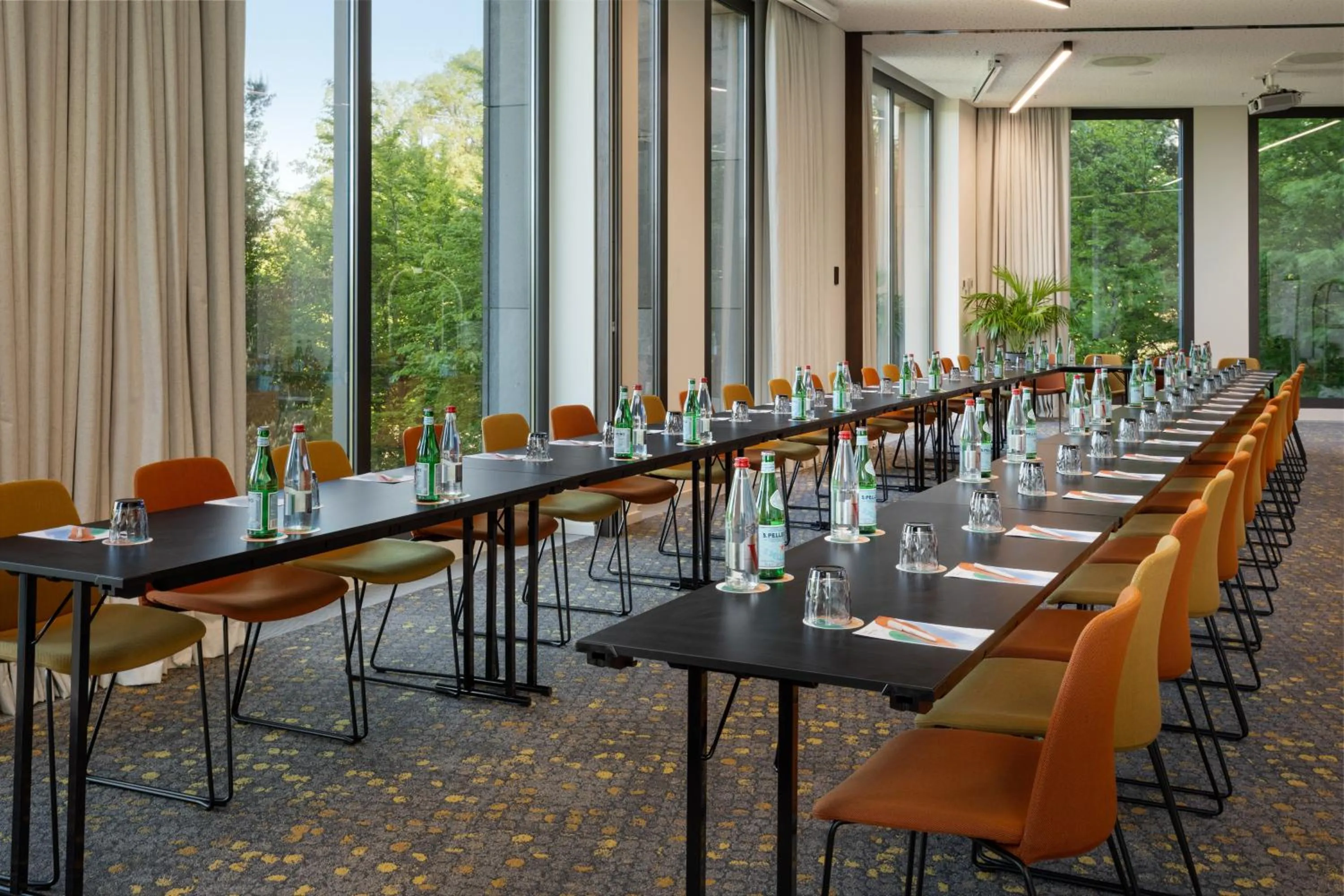 Restaurant/places to eat in Melia Luxembourg
