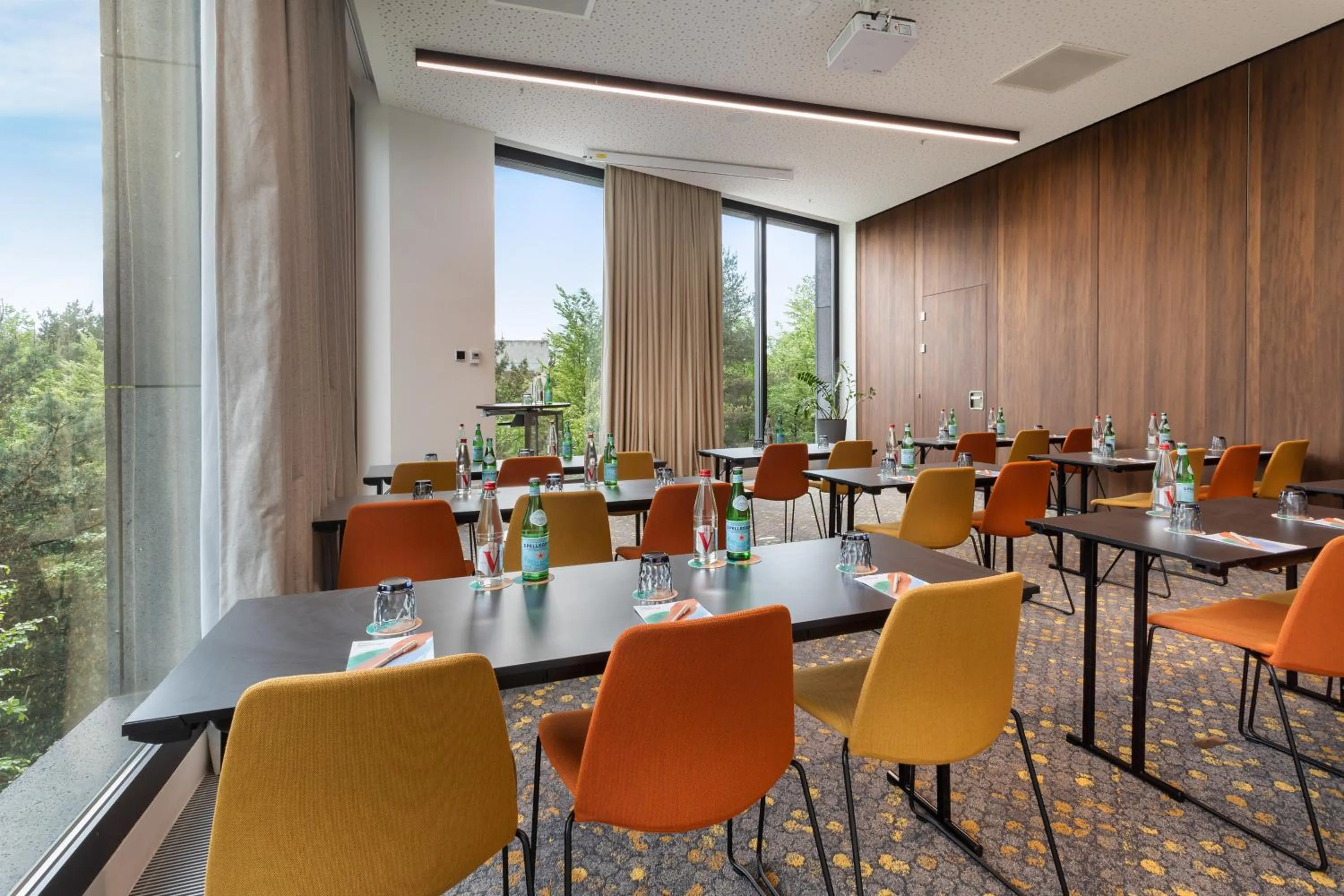 Restaurant/places to eat in Melia Luxembourg