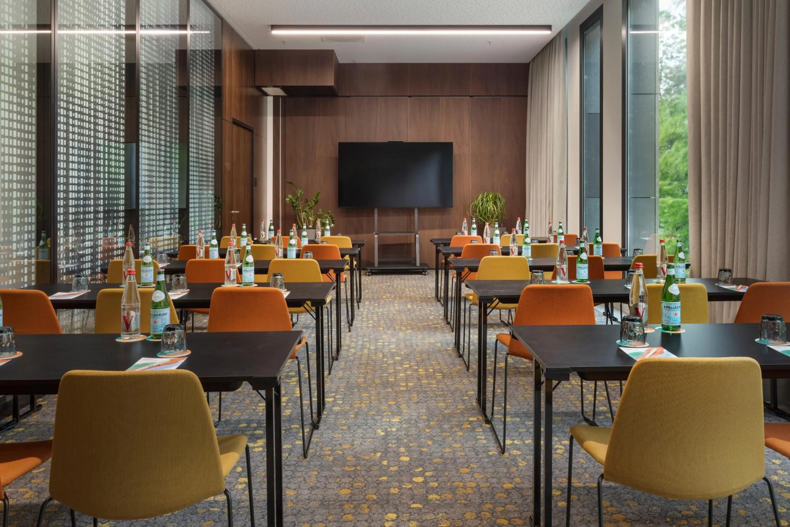 Restaurant/places to eat in Melia Luxembourg