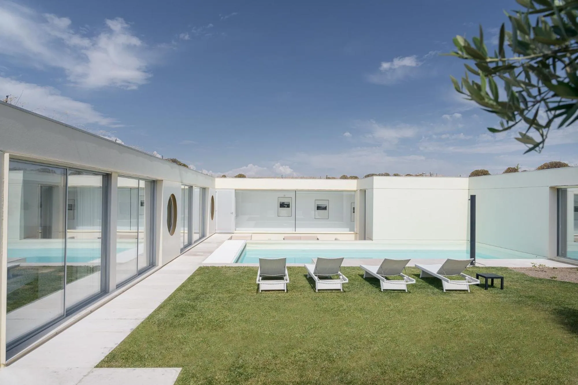 Four-Bedroom Villa with Private Pool in Bom Sucesso Resort