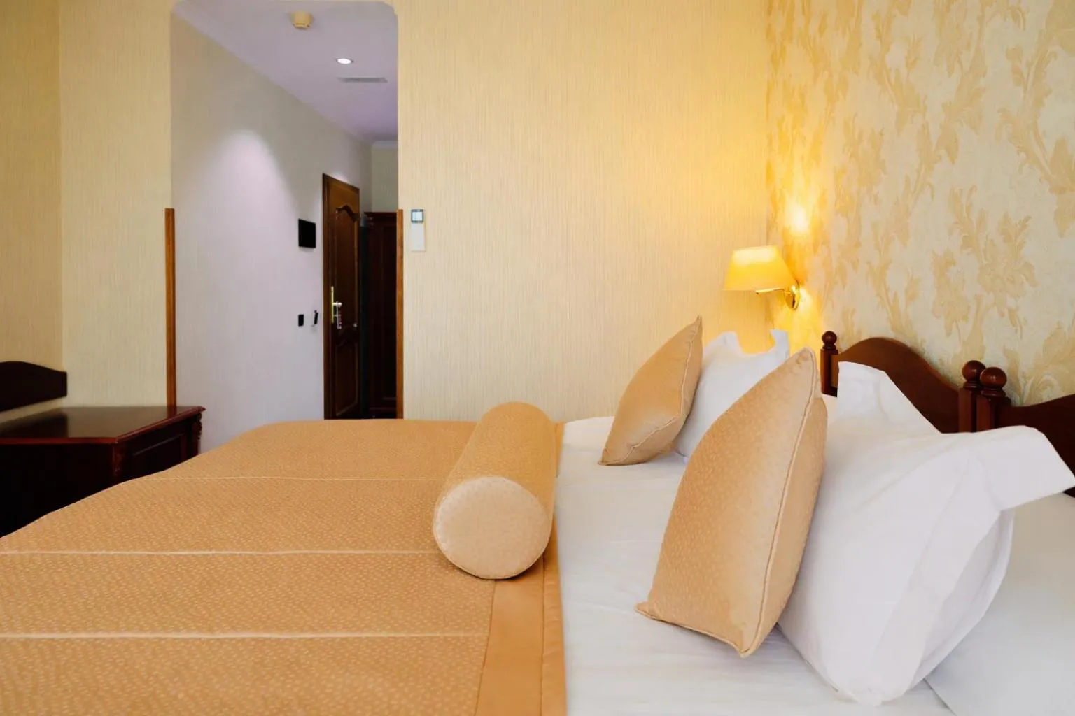 Bedroom, Bed in Grand Hotel & Spa Tirana