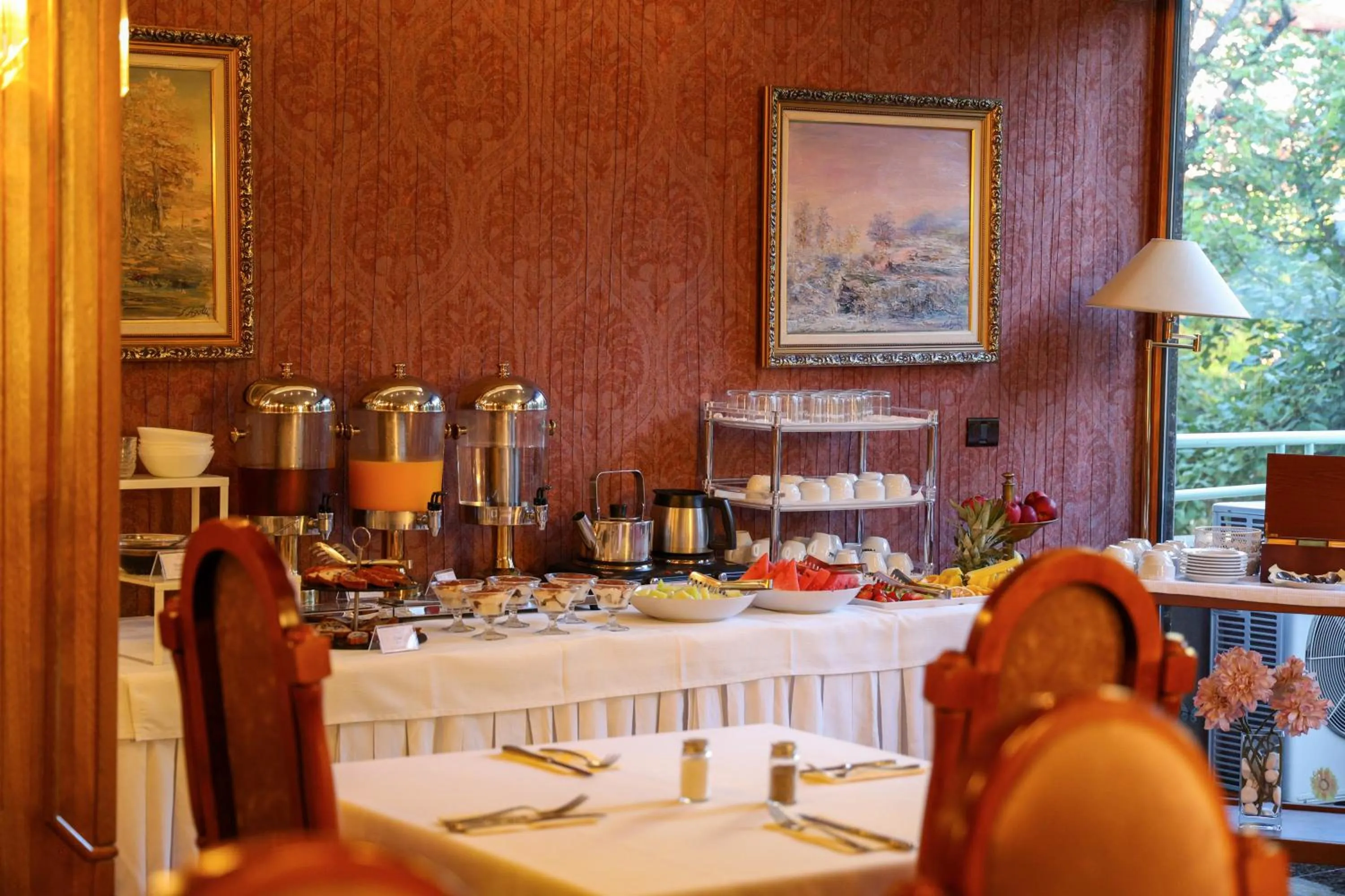 Restaurant/places to eat in Grand Hotel & Spa Tirana