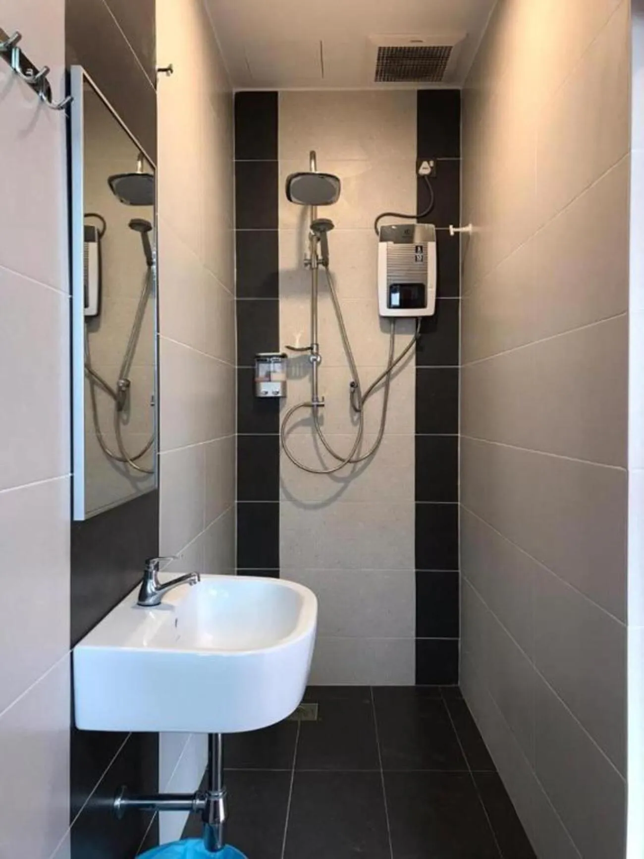 Shower in TT Dorf Hotel Matang