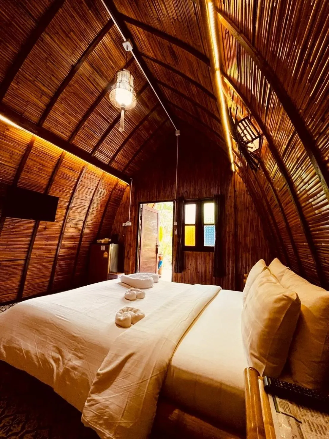 Photo of the whole room, Bed in Cicada Lanta