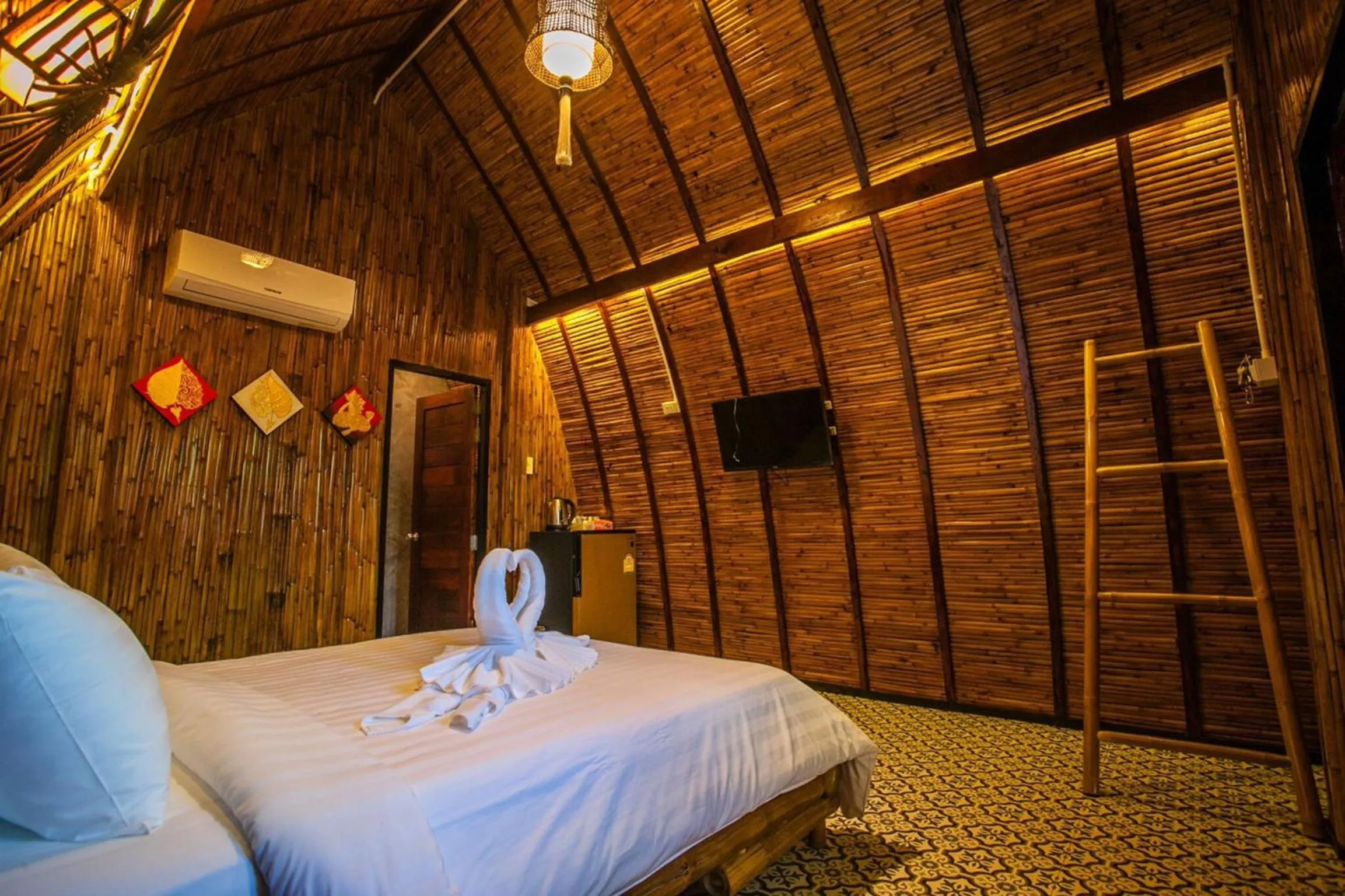 Bedroom, Bed in Cicada Lanta