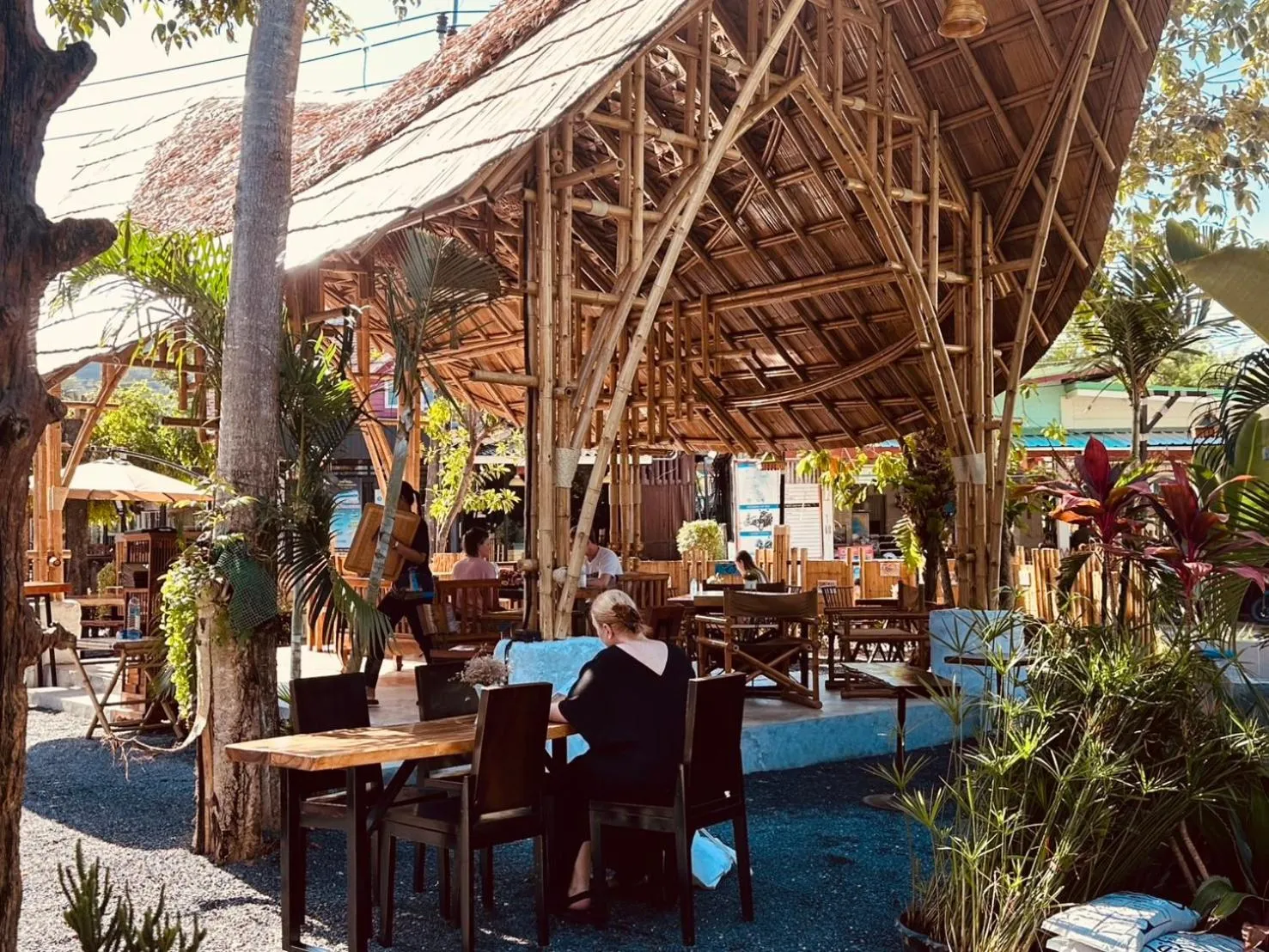 Restaurant/places to eat in Cicada Lanta