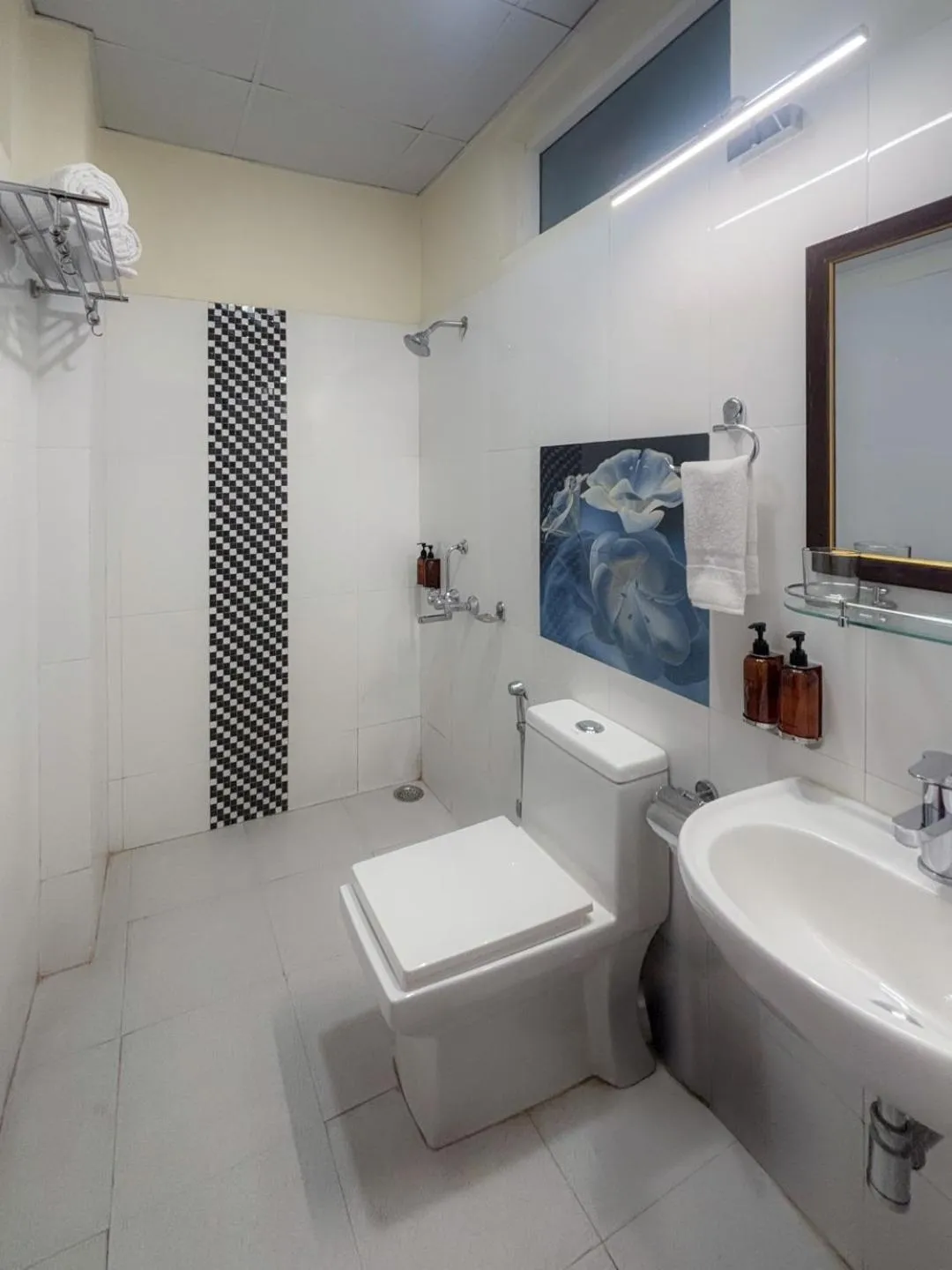 Shower in Clarks Inn Bhowali, Nainital