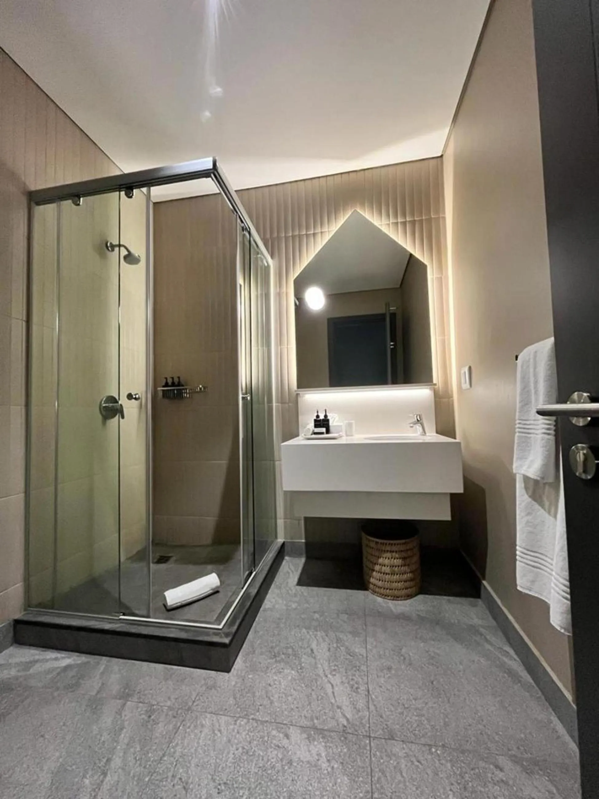Shower in Home Suite Hotels Rosebank