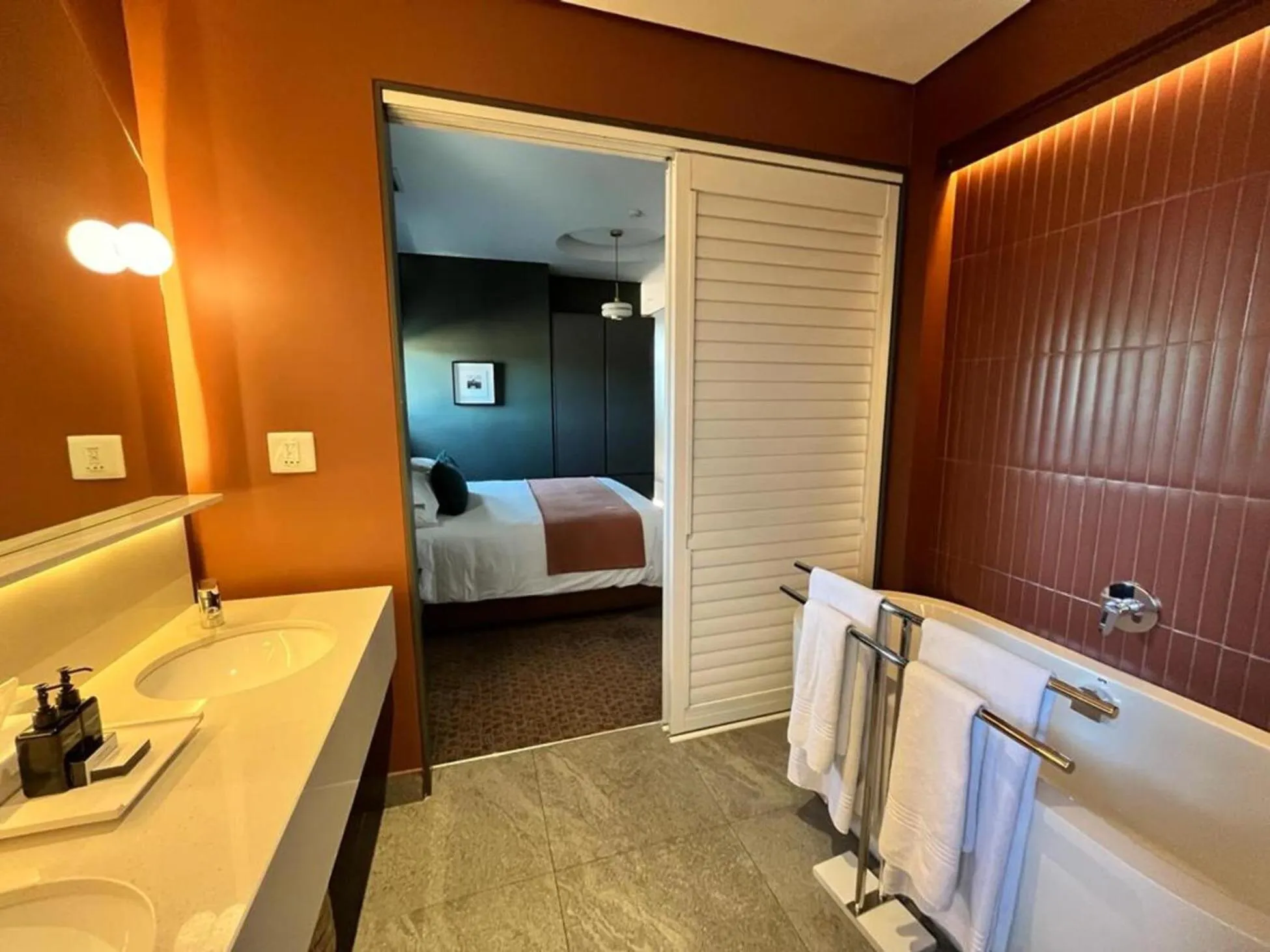 Bed in Home Suite Hotels Rosebank