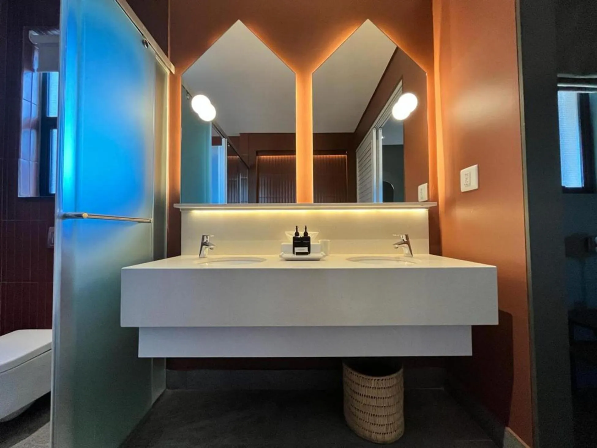 Bathroom in Home Suite Hotels Rosebank