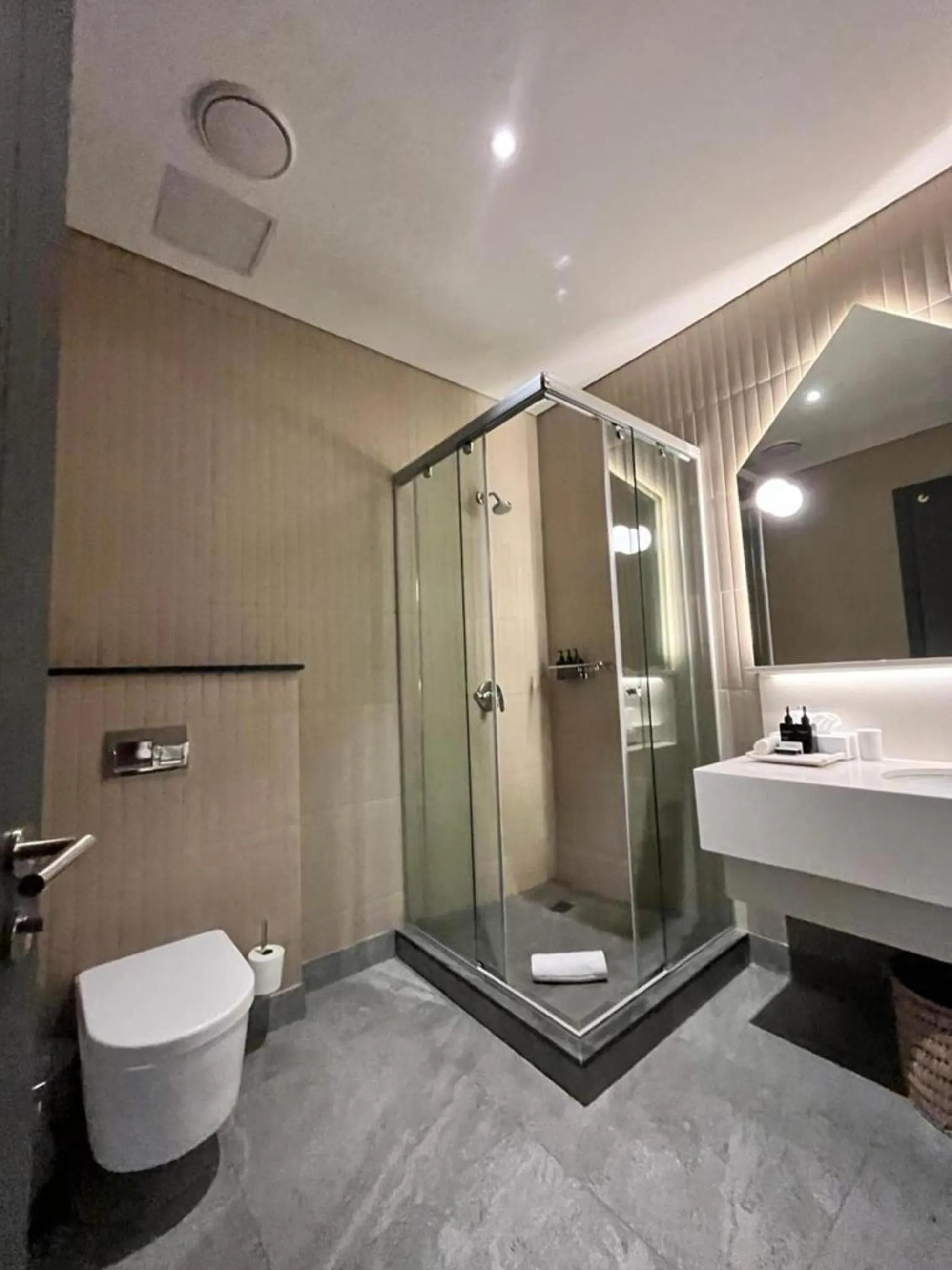 Shower in Home Suite Hotels Rosebank