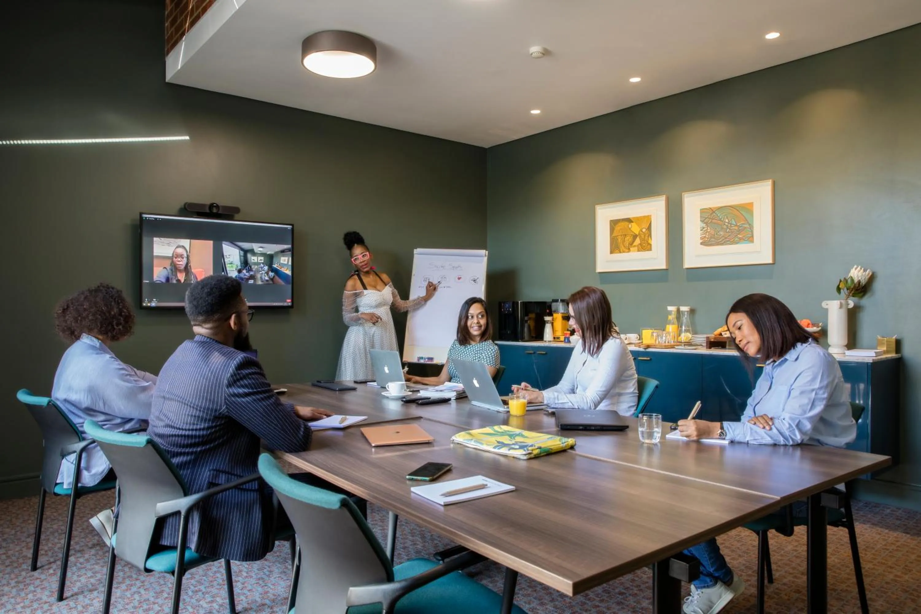 Meeting/conference room in Home Suite Hotels Rosebank