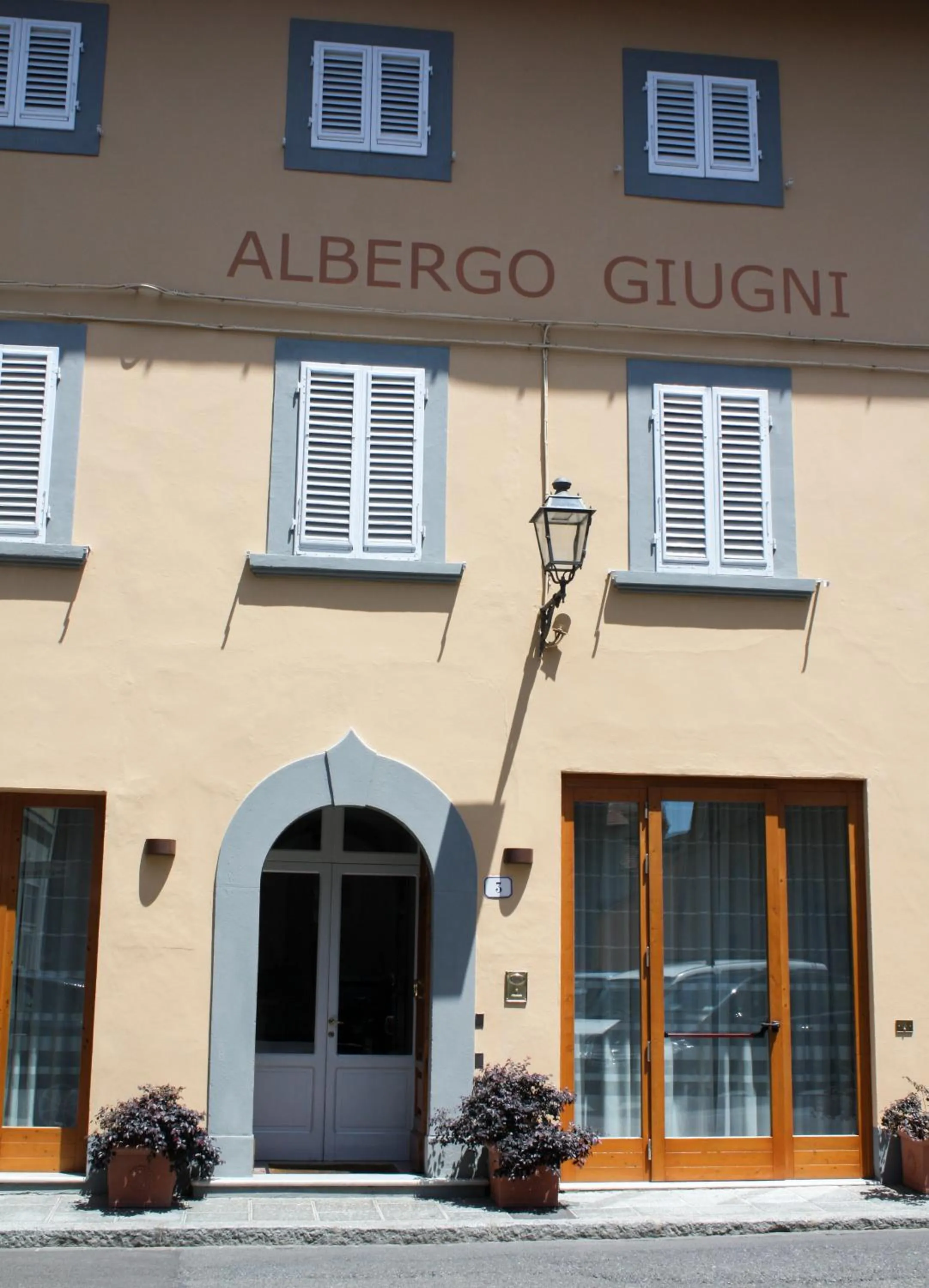 Property building in Albergo Giugni