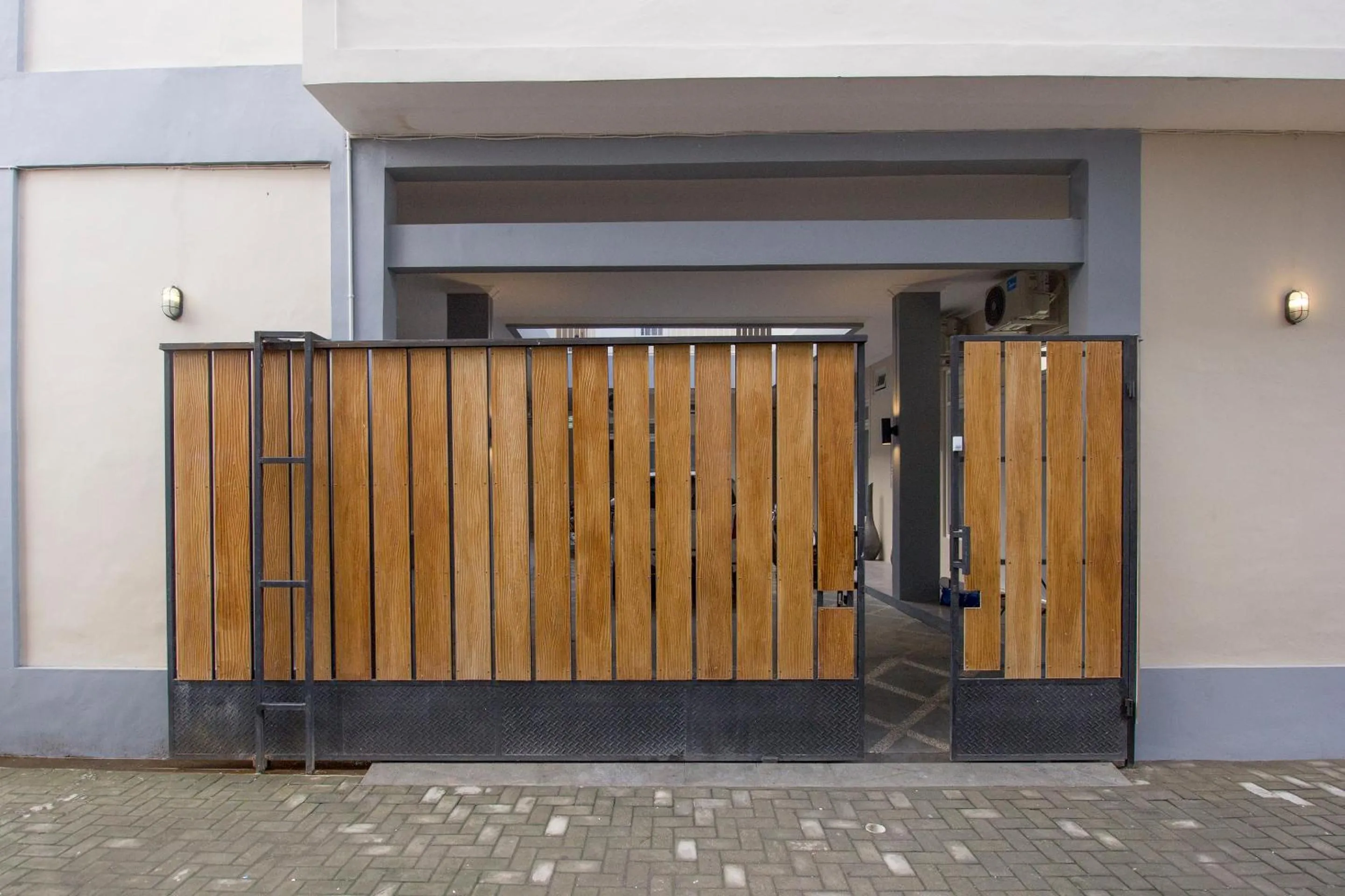 Facade/entrance in OYO 647 Irooms Homestay