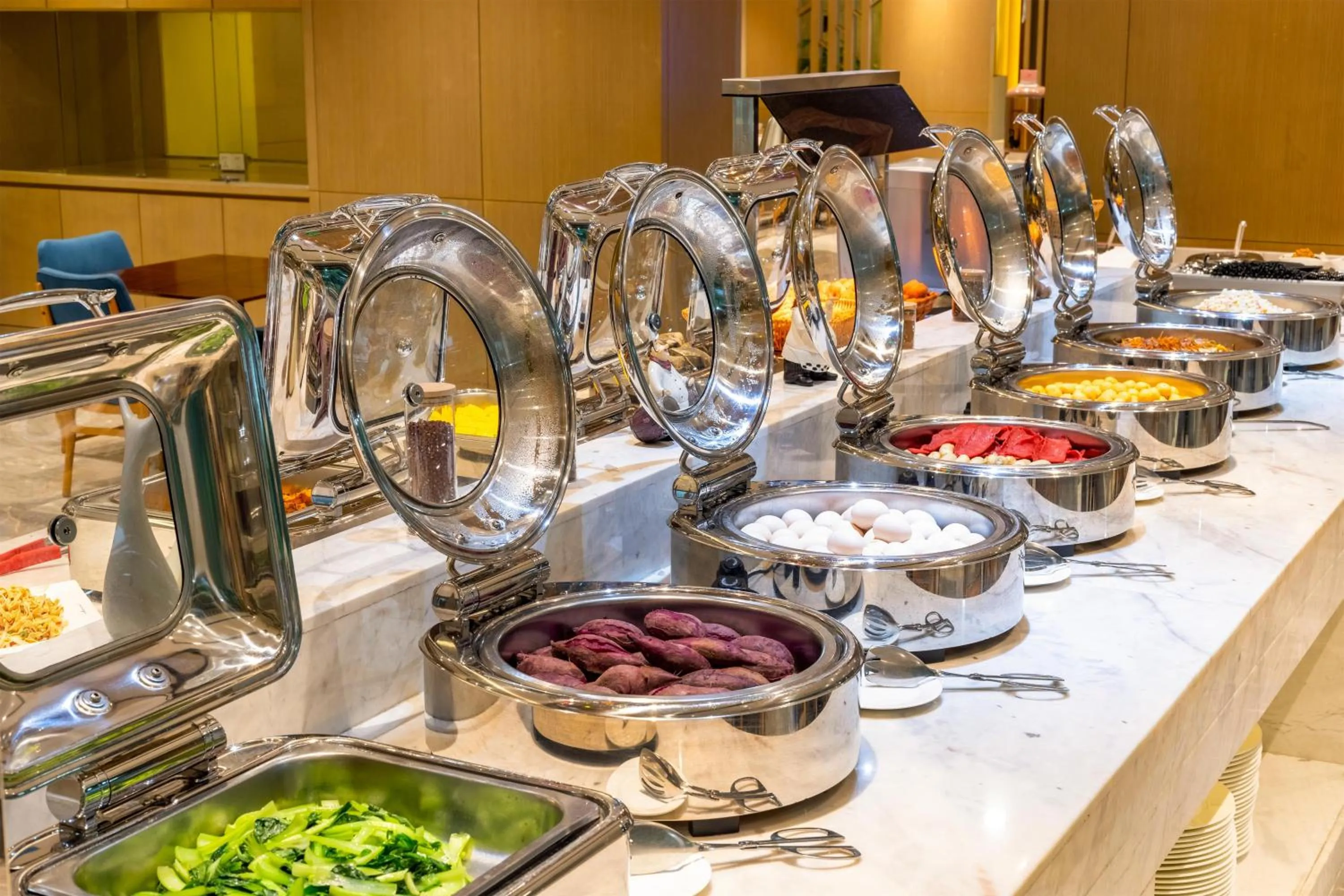 Food in Guangzhou Baiyun Airport Rejoice by Argyle Hotel Rehe Metro Exit B --Free shuttle bus is provided during the 138th Canton Fair