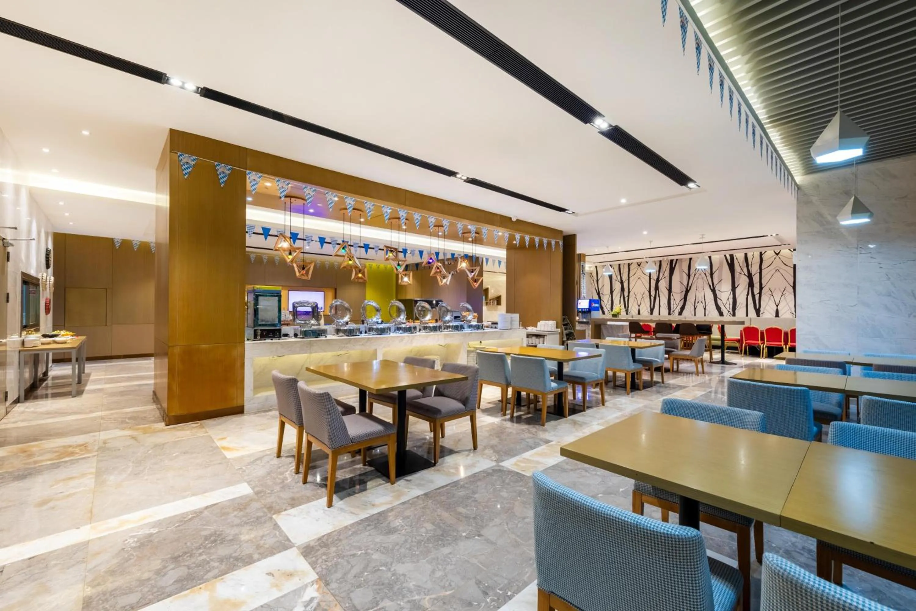 Restaurant/places to eat in Guangzhou Baiyun Airport Rejoice by Argyle Hotel Rehe Metro Exit B --Free shuttle bus is provided during the 138th Canton Fair
