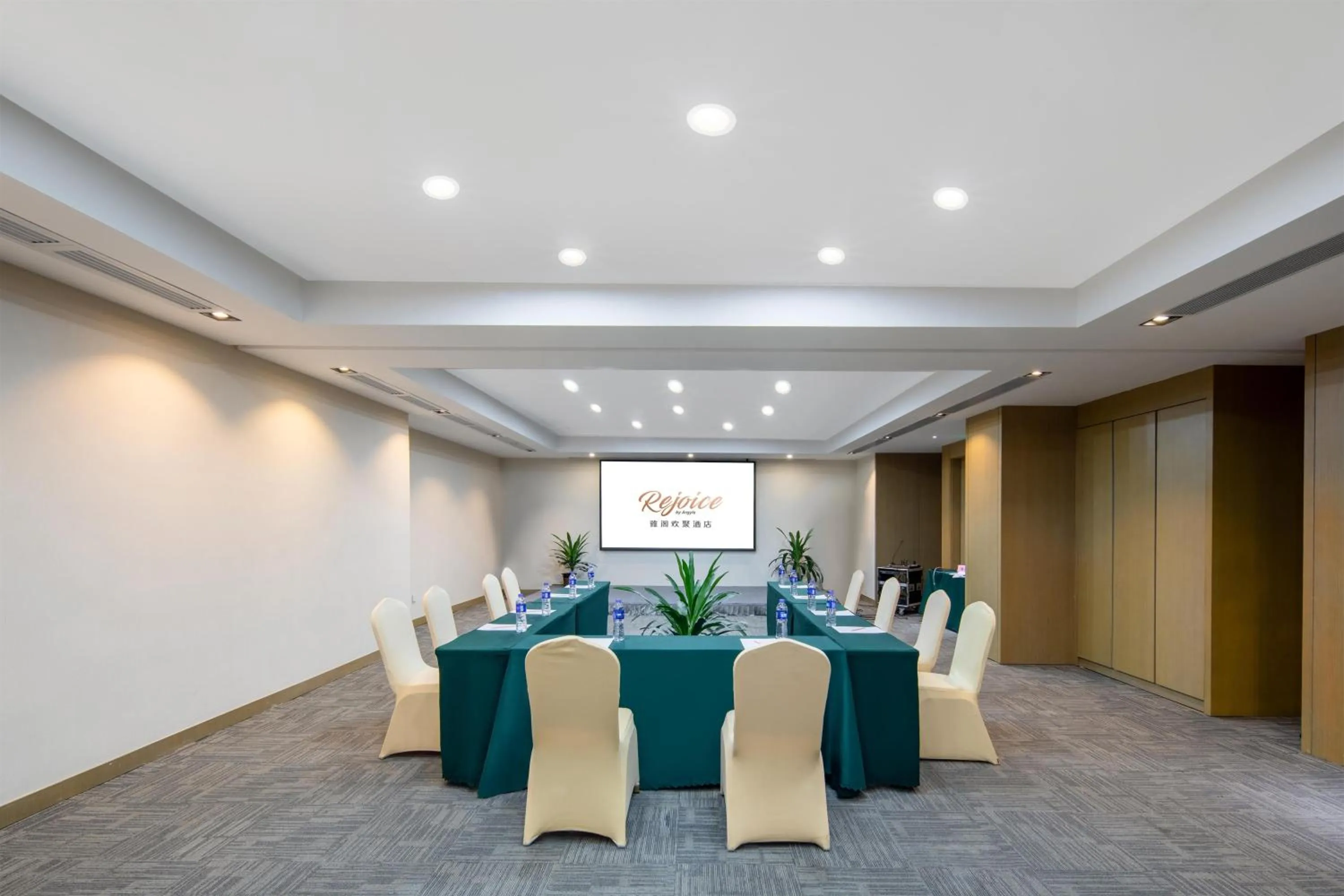 Meeting/conference room in Guangzhou Baiyun Airport Rejoice by Argyle Hotel Rehe Metro Exit B --Free shuttle bus is provided during the 138th Canton Fair