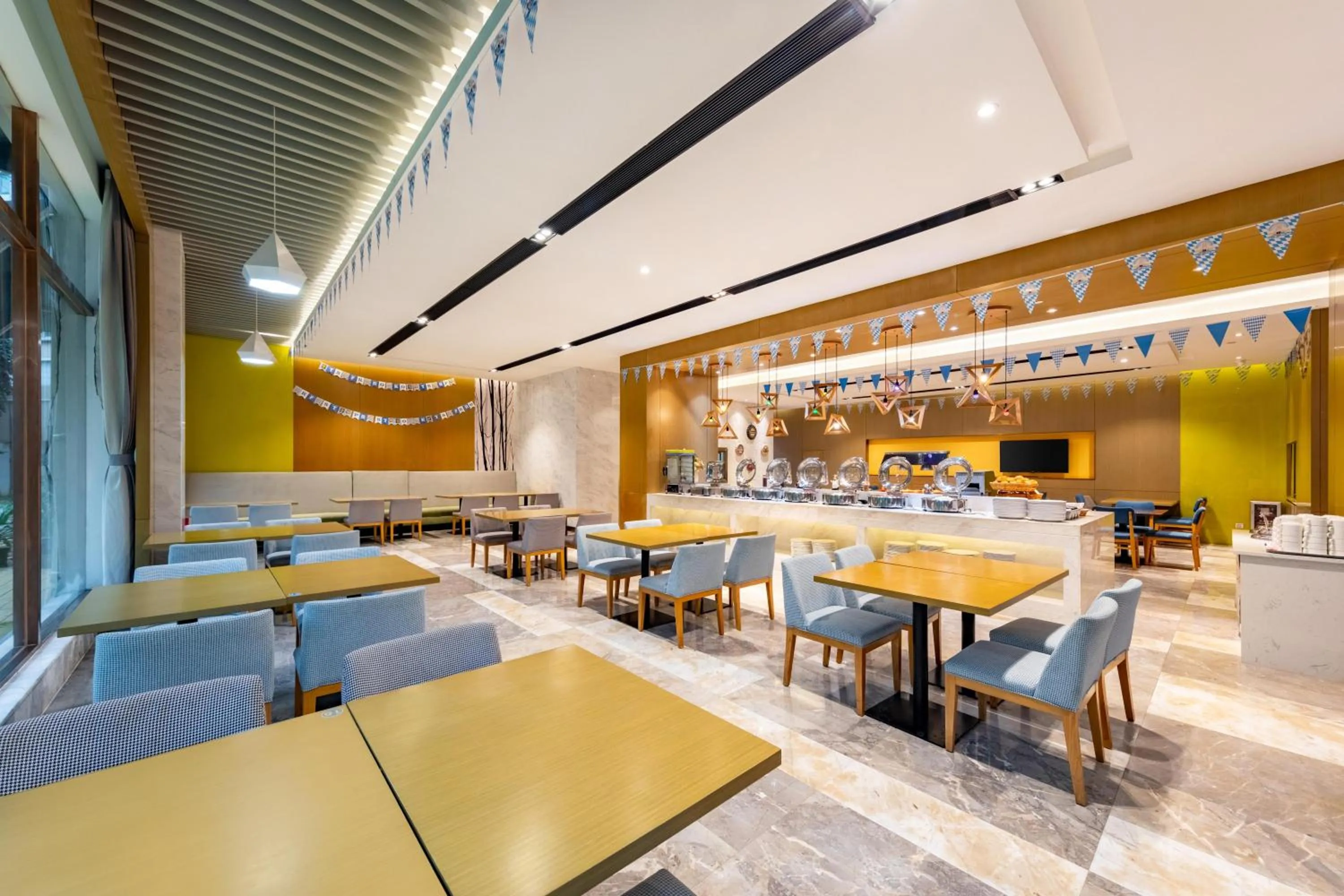 Restaurant/places to eat in Guangzhou Baiyun Airport Rejoice by Argyle Hotel Rehe Metro Exit B --Free shuttle bus is provided during the 138th Canton Fair