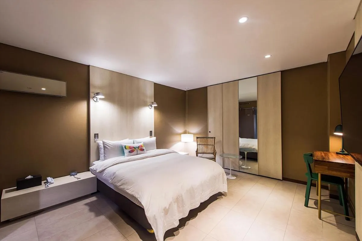 Bed in Soho Hotel Airport