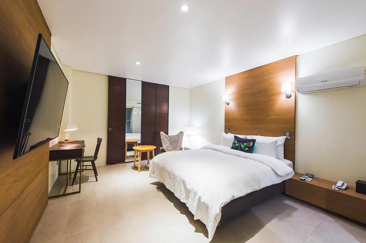 Bed in Soho Hotel Airport