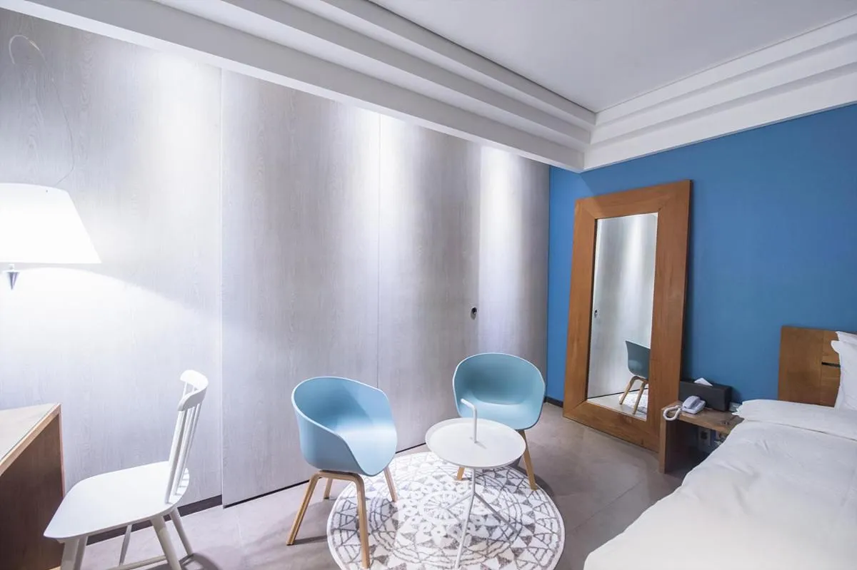 Bed in Soho Hotel Airport