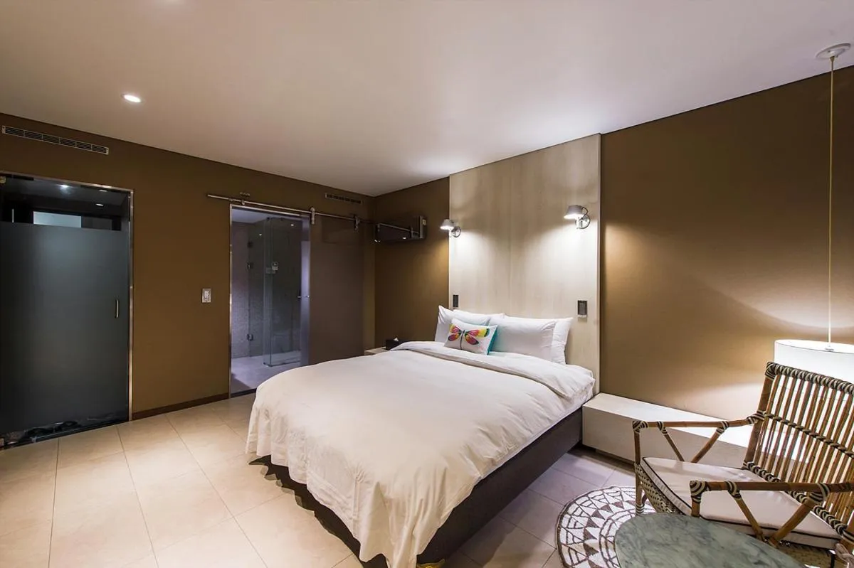 Bed in Soho Hotel Airport