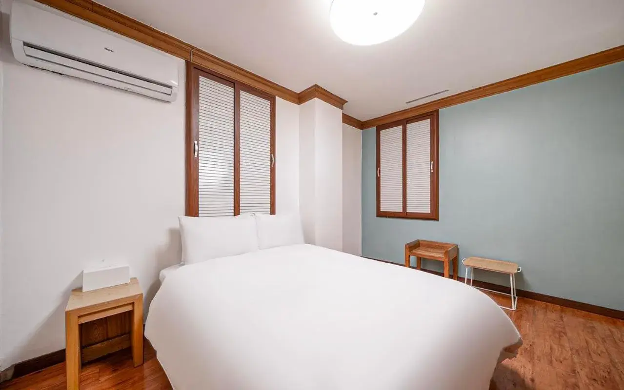 Mini Deluxe Room with 6pm Check in - single occupancy in Soho Hotel Airport Mini Deluxe Room with 6pm Check in - single occupancy in Soho Hotel Airport