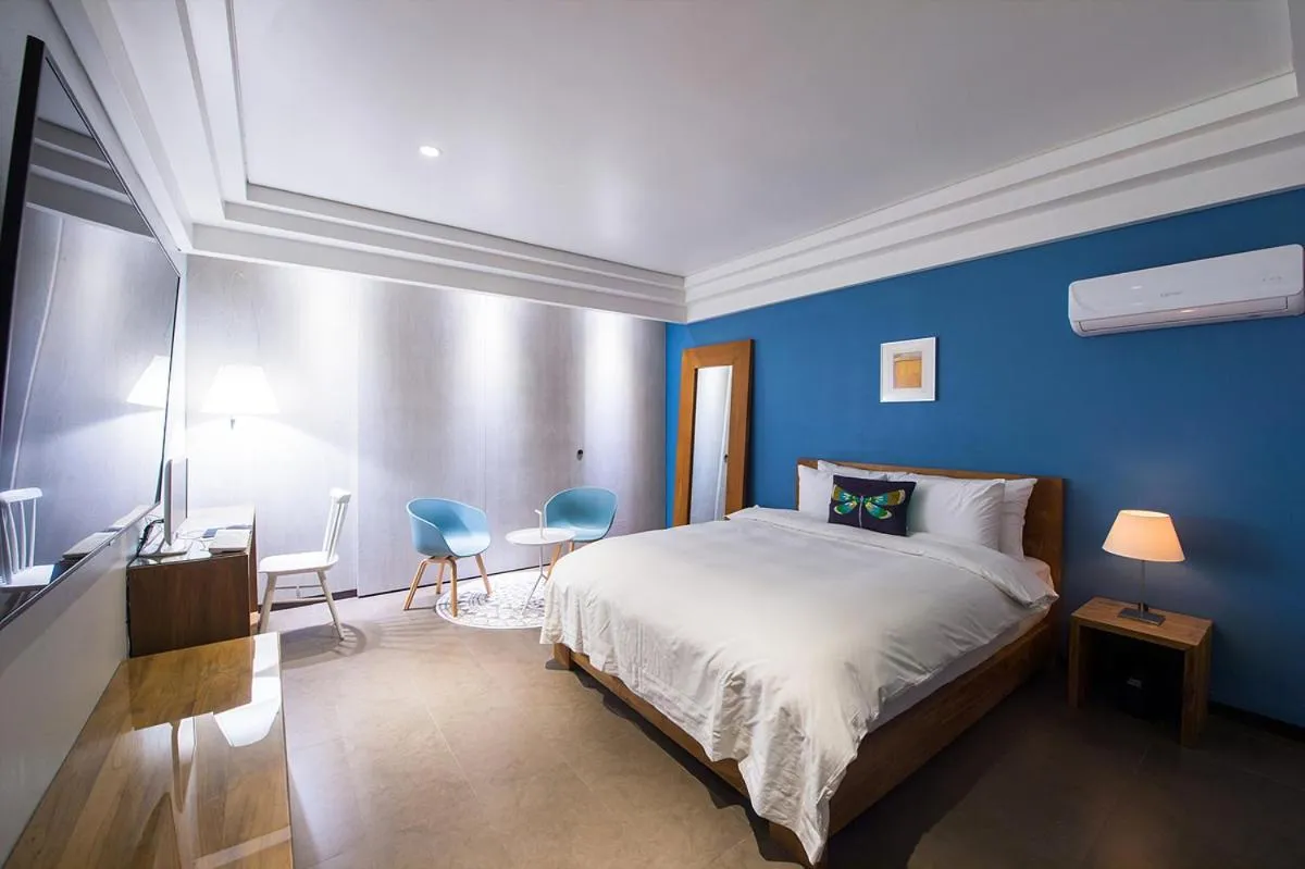 Bed in Soho Hotel Airport