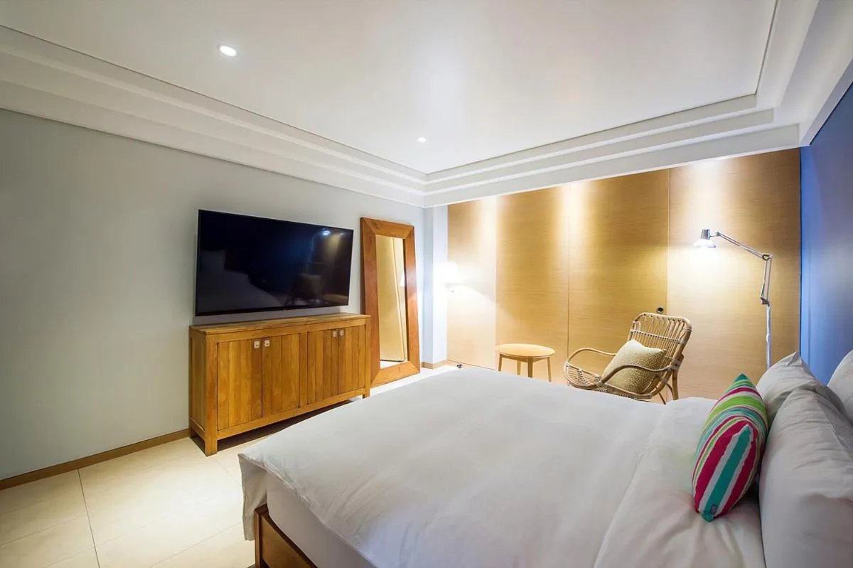 Bed in Soho Hotel Airport