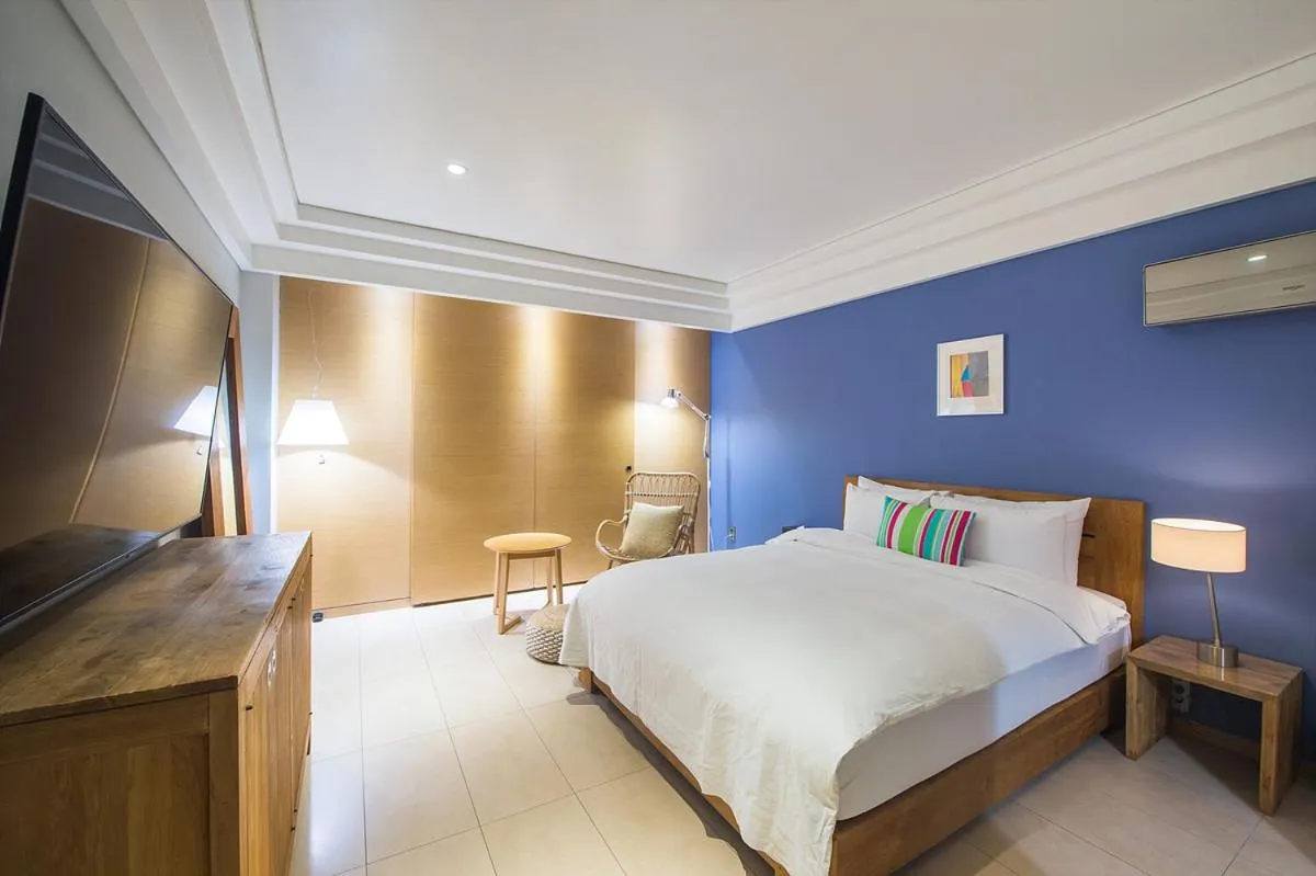 Bed in Soho Hotel Airport