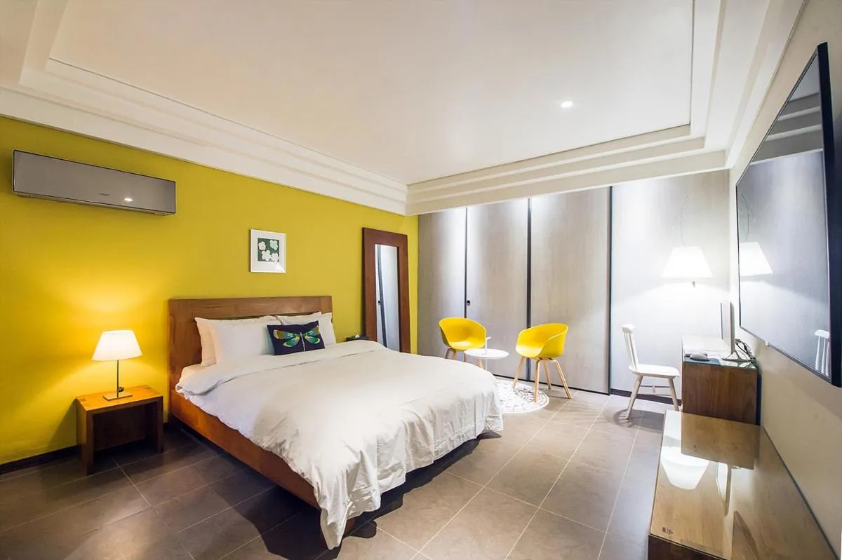 Bed in Soho Hotel Airport