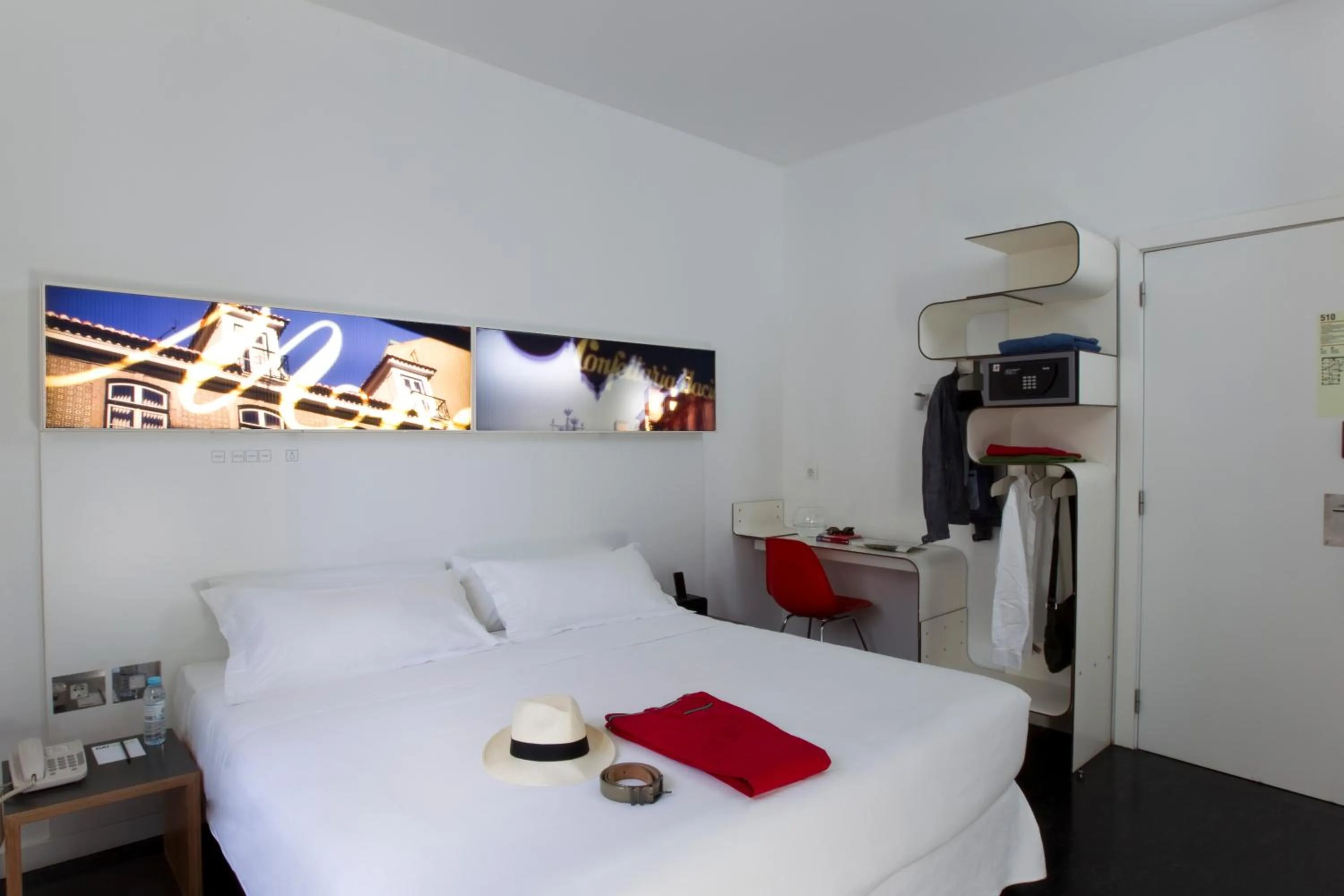 Photo of the whole room, Bed in Hotel Gat Rossio