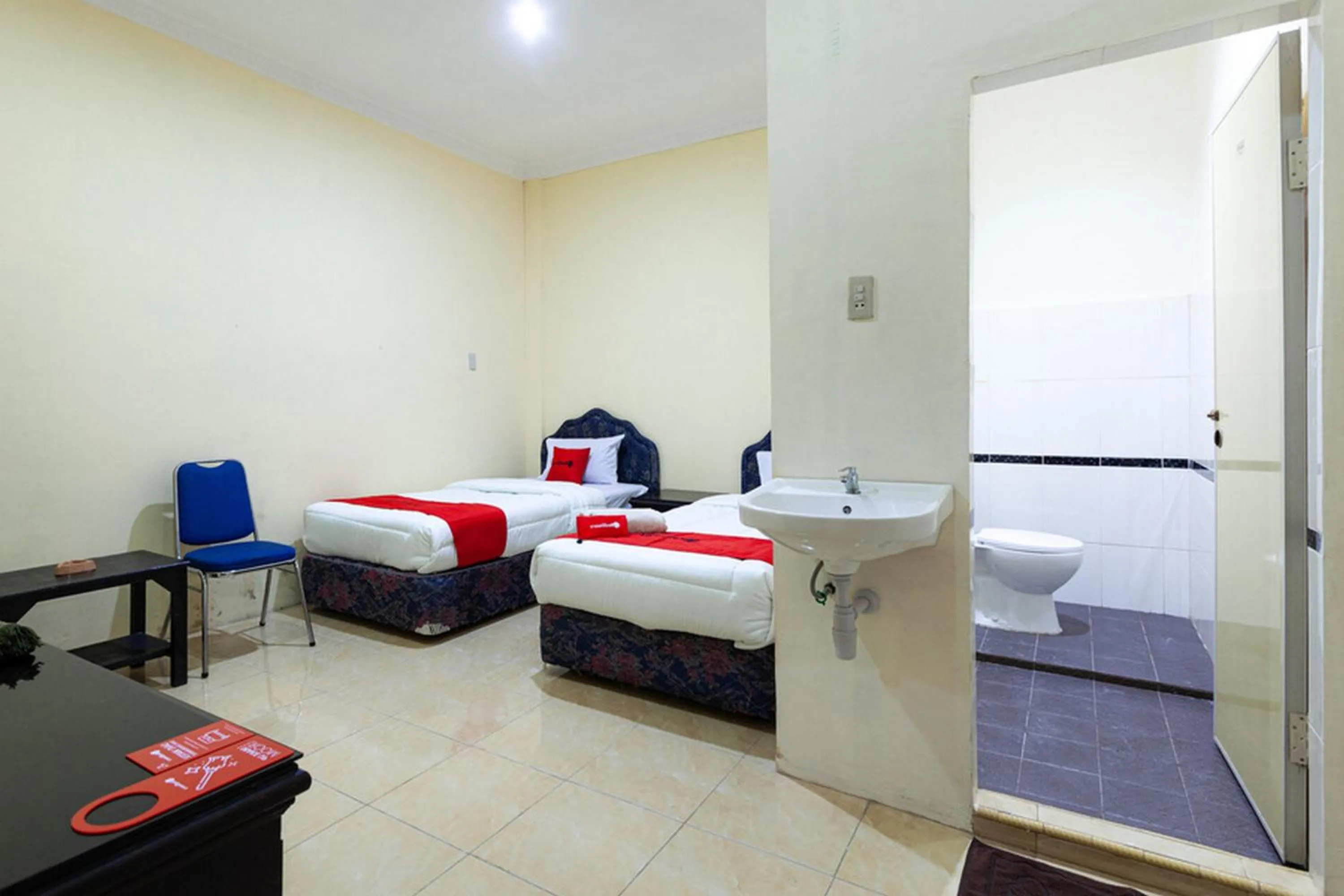 Bed in RedDoorz near Yuki Simpang Raya Mall Medan 2