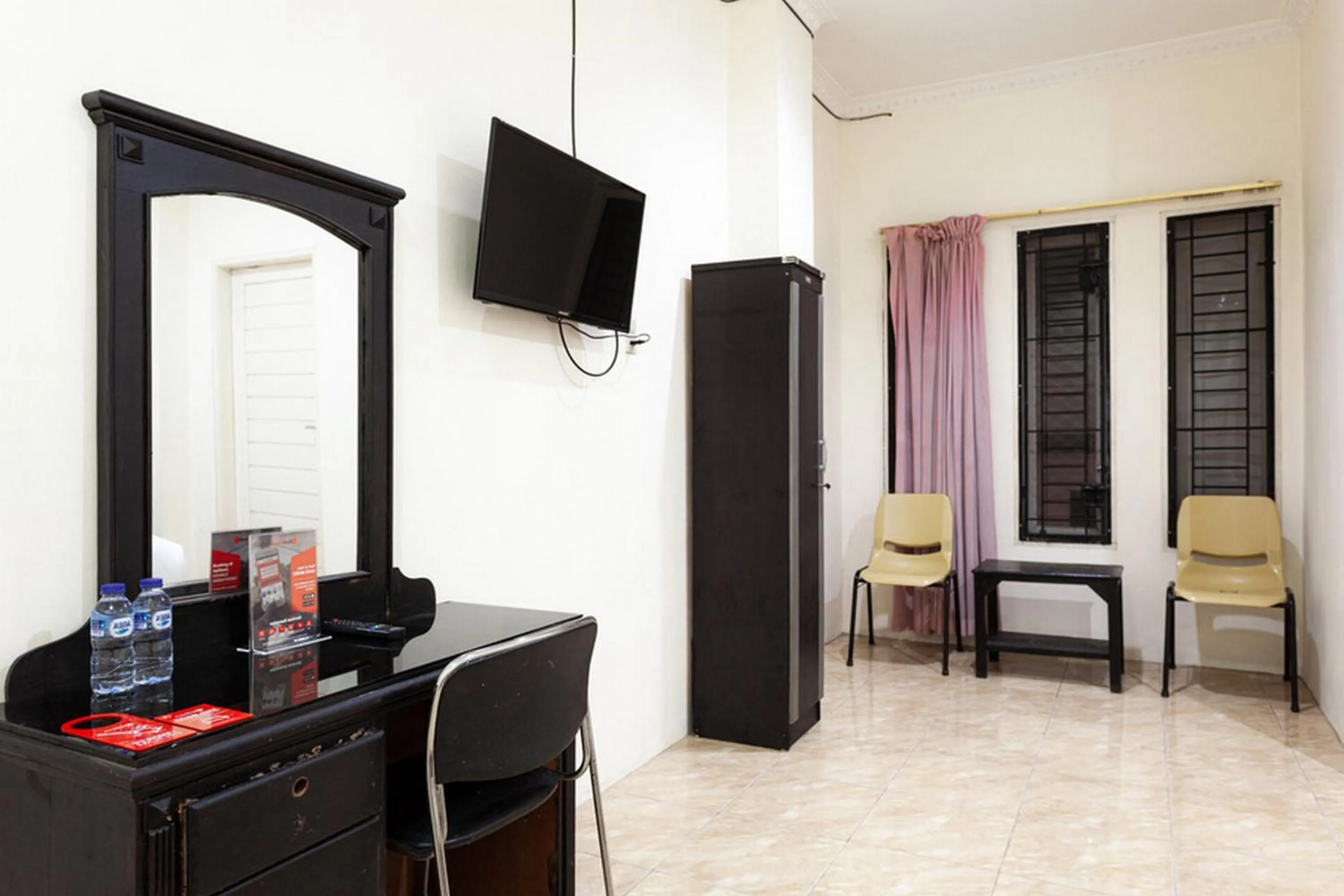 Bathroom in RedDoorz near Yuki Simpang Raya Mall Medan 2