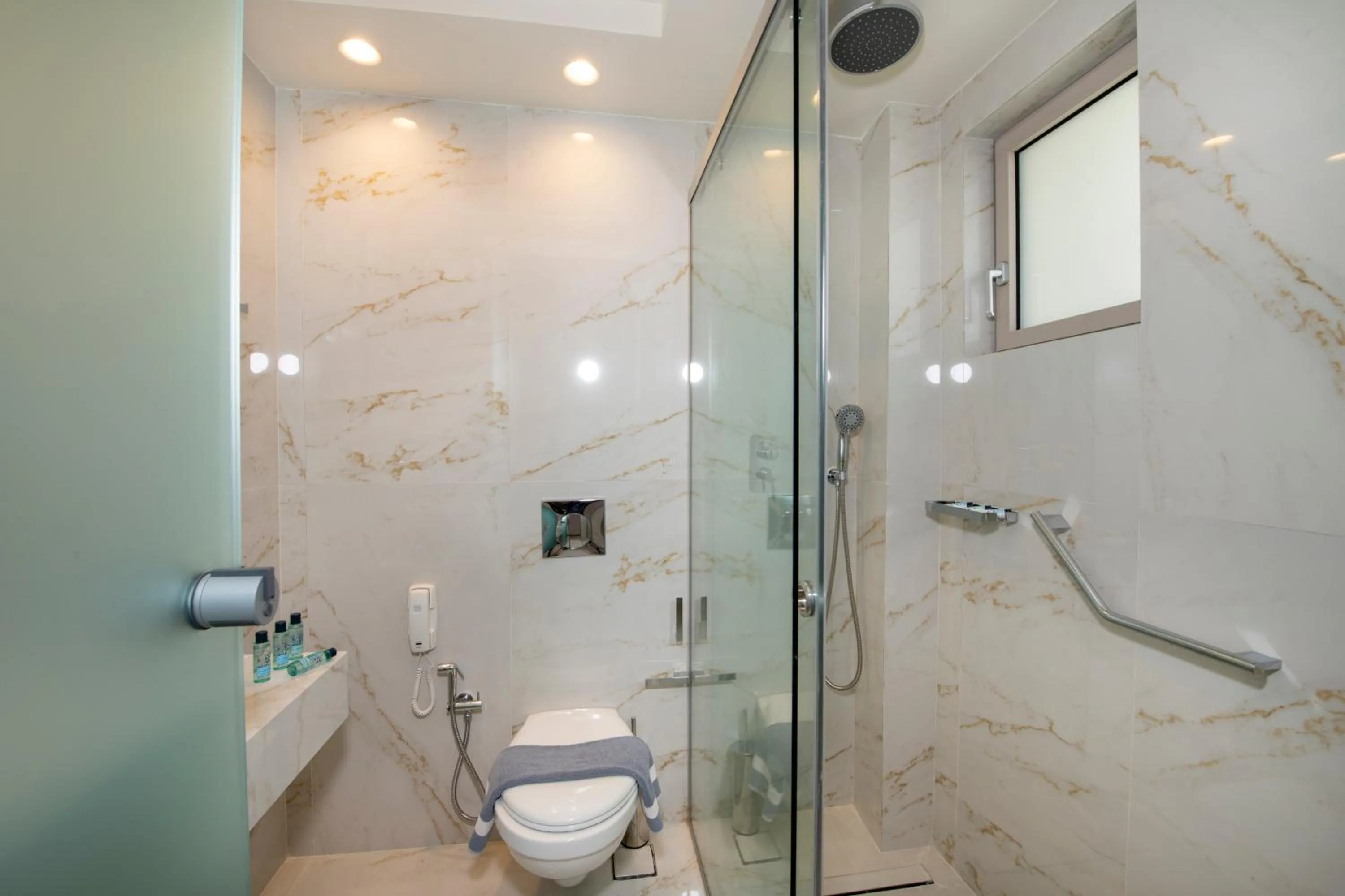 Vantaris Luxury Beach Resort