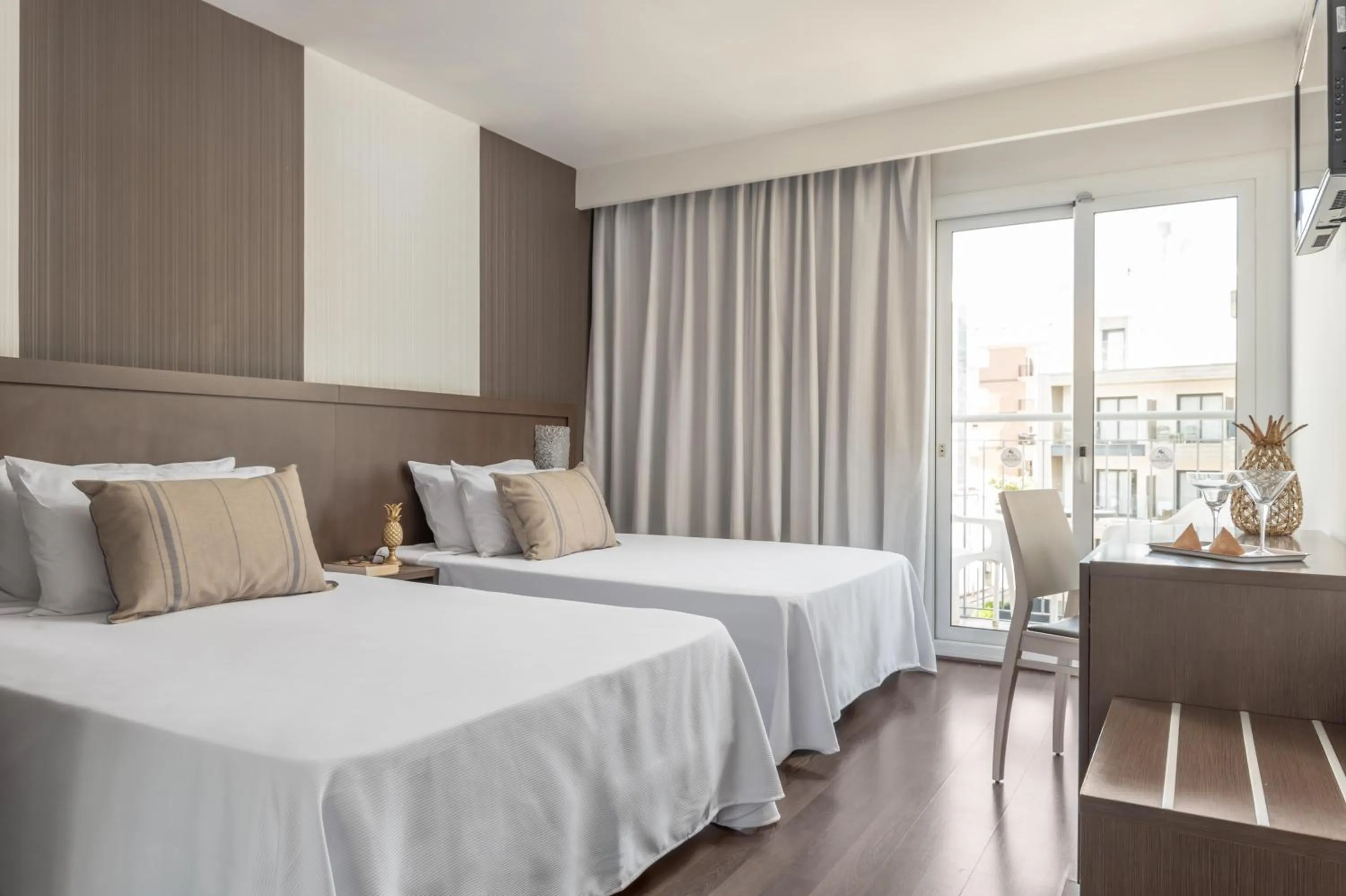 Photo of the whole room, Bed in ALEGRIA Mariner Adults Only