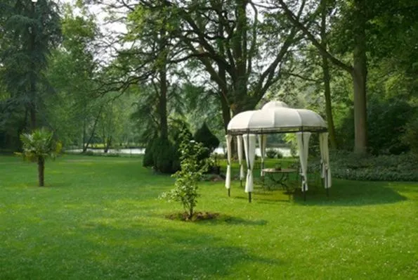 Day in Manoir de la Peylouse