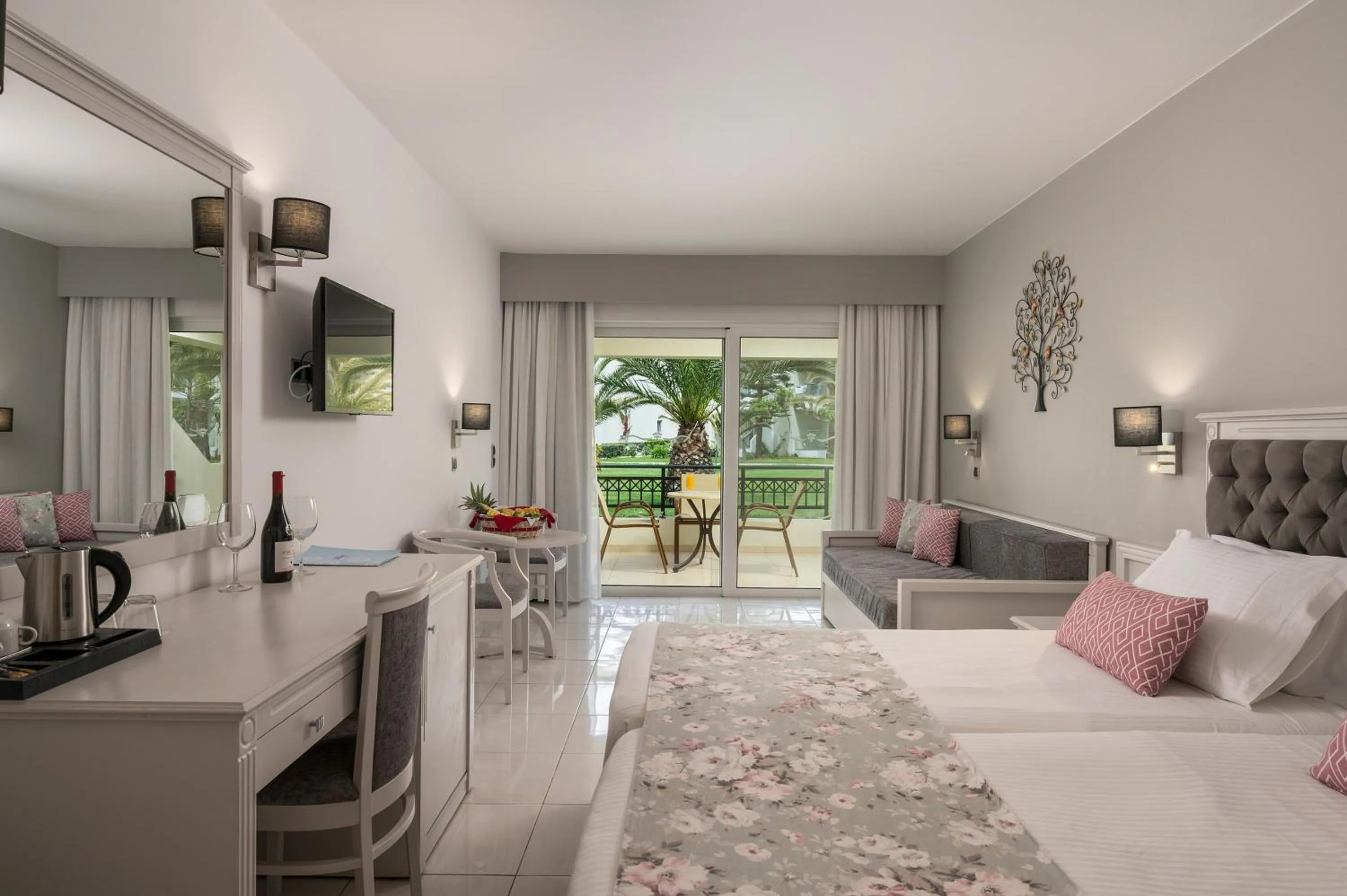 Bed in Vantaris Palace