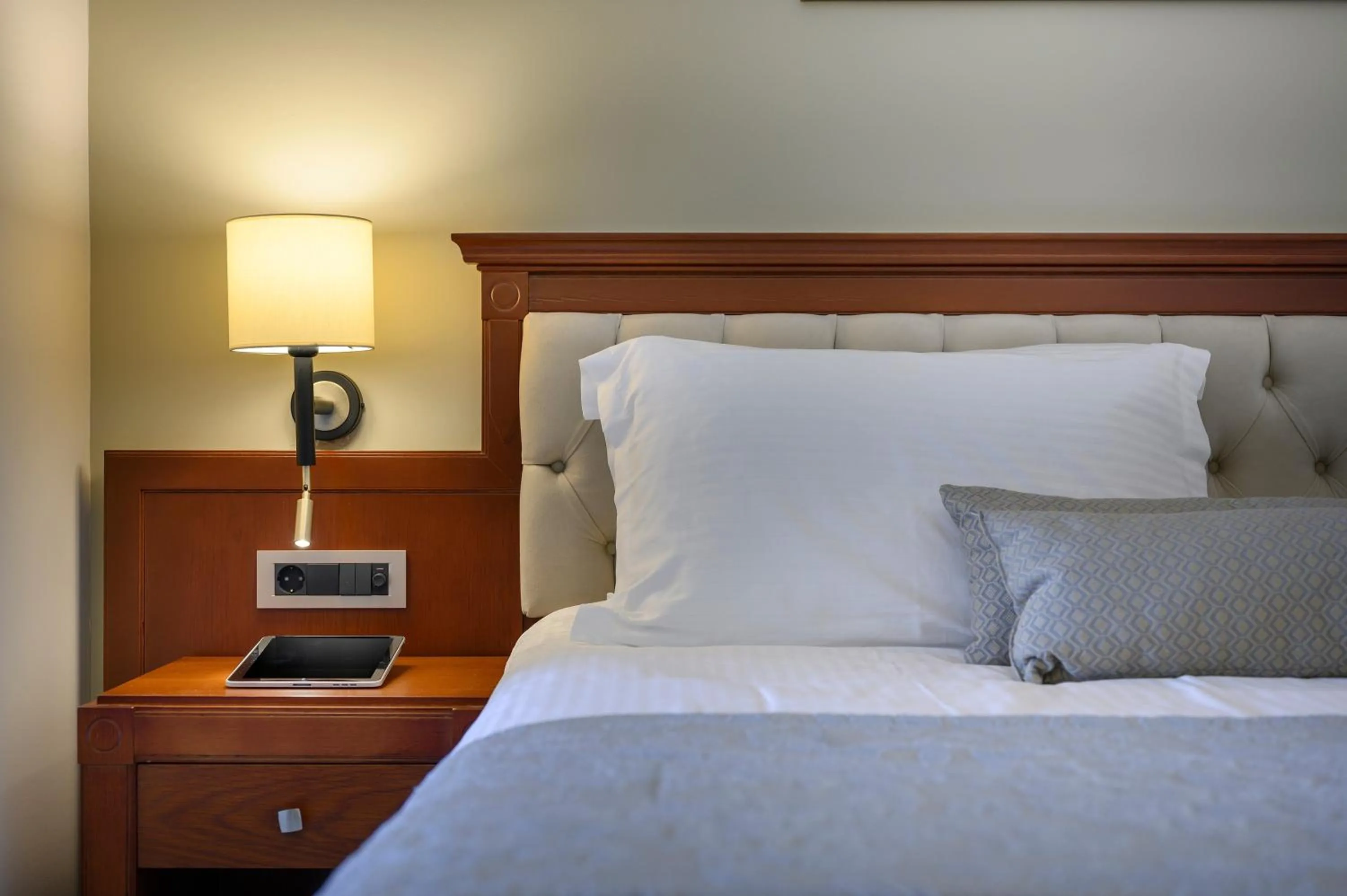 Bed in Vantaris Palace