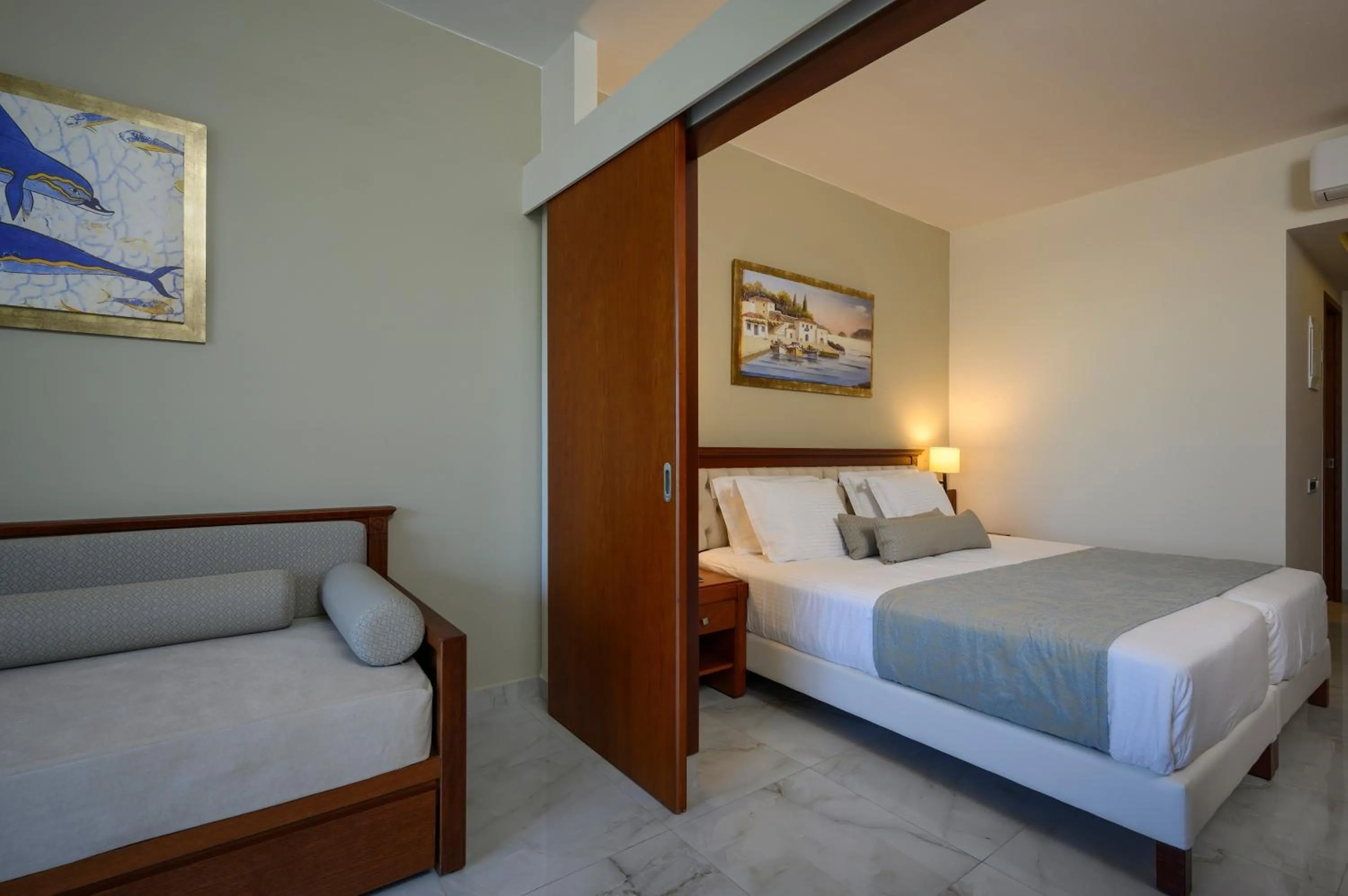 Bed in Vantaris Palace