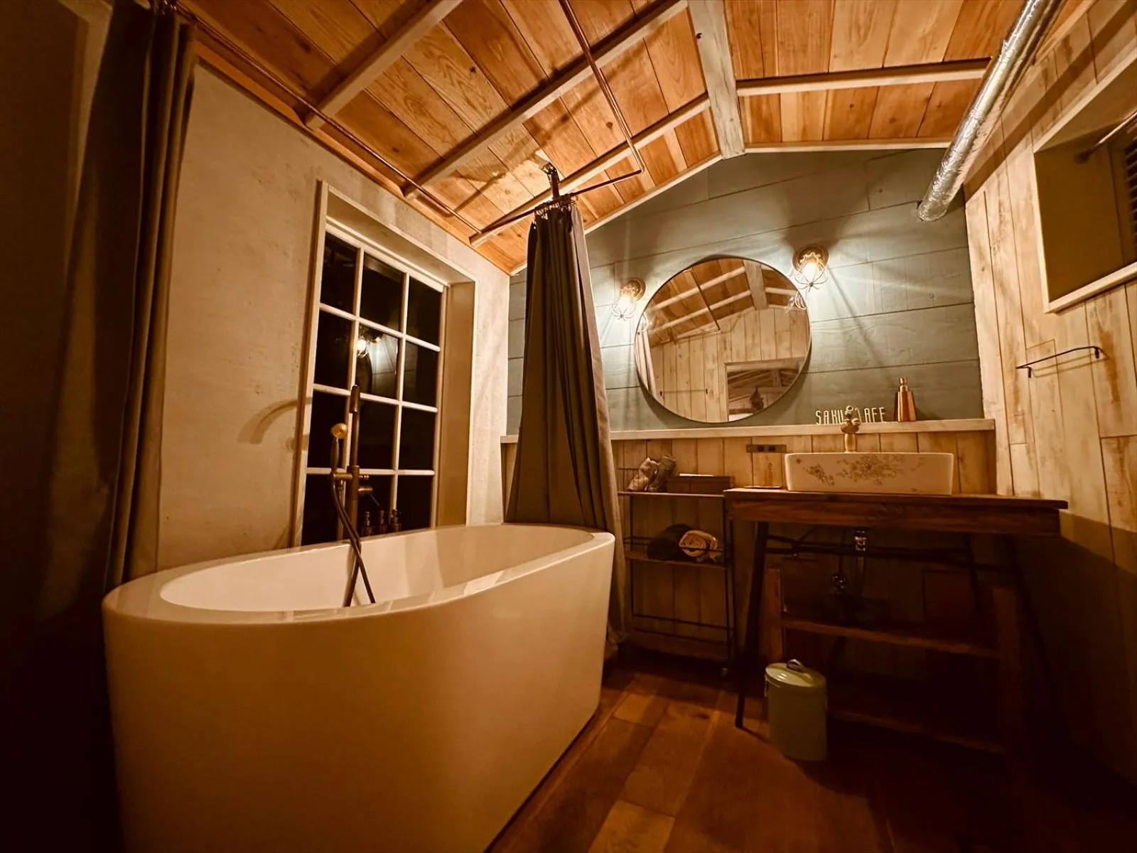 Hot Tub in Saku Cafe