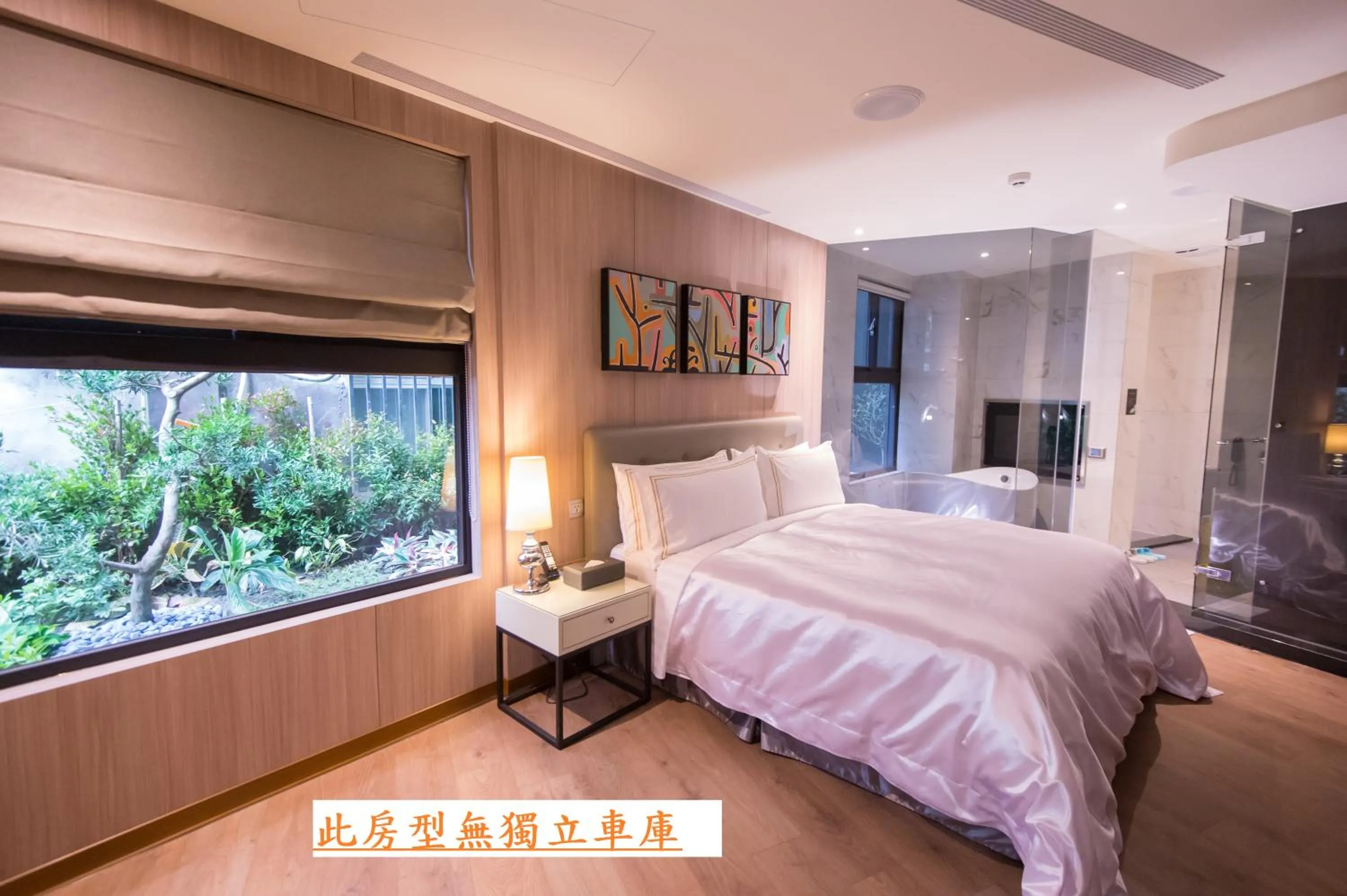 Bed in J Moon Villa Motel