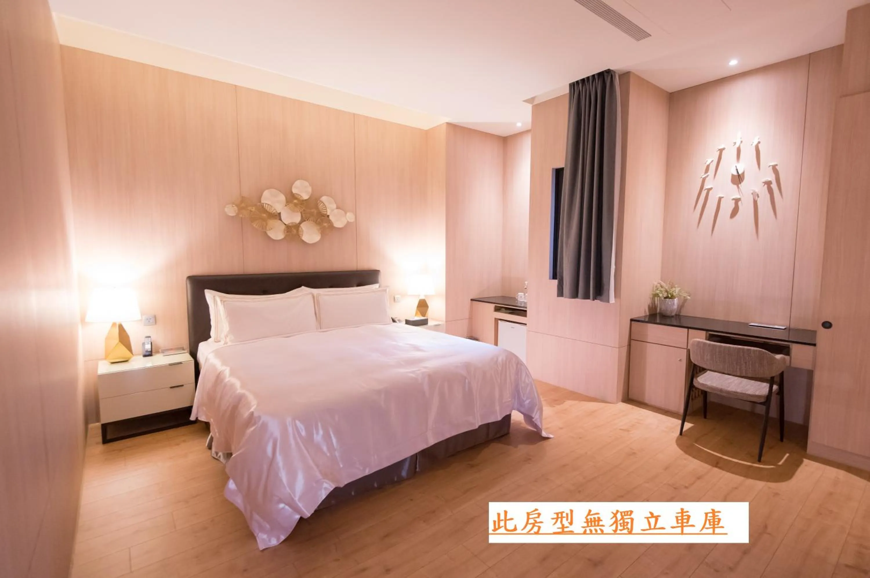 Bed in J Moon Villa Motel