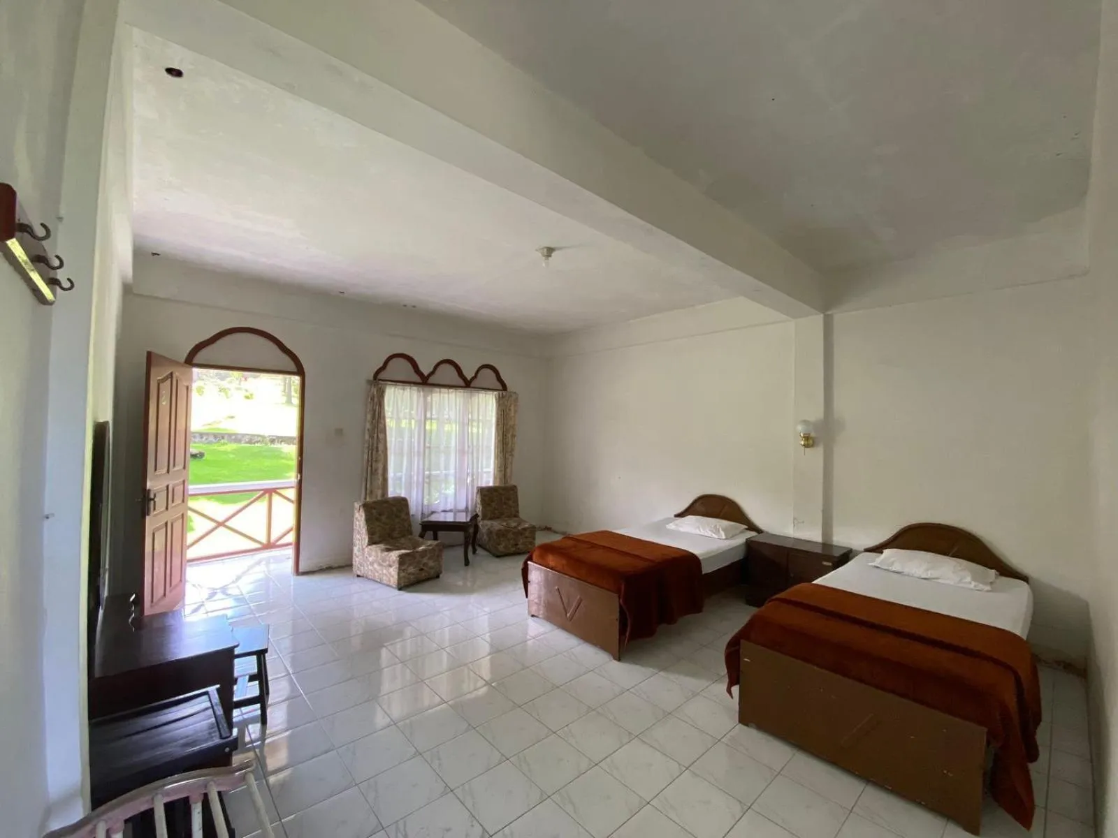 Twin Room in Sibayak Multinational Rest House