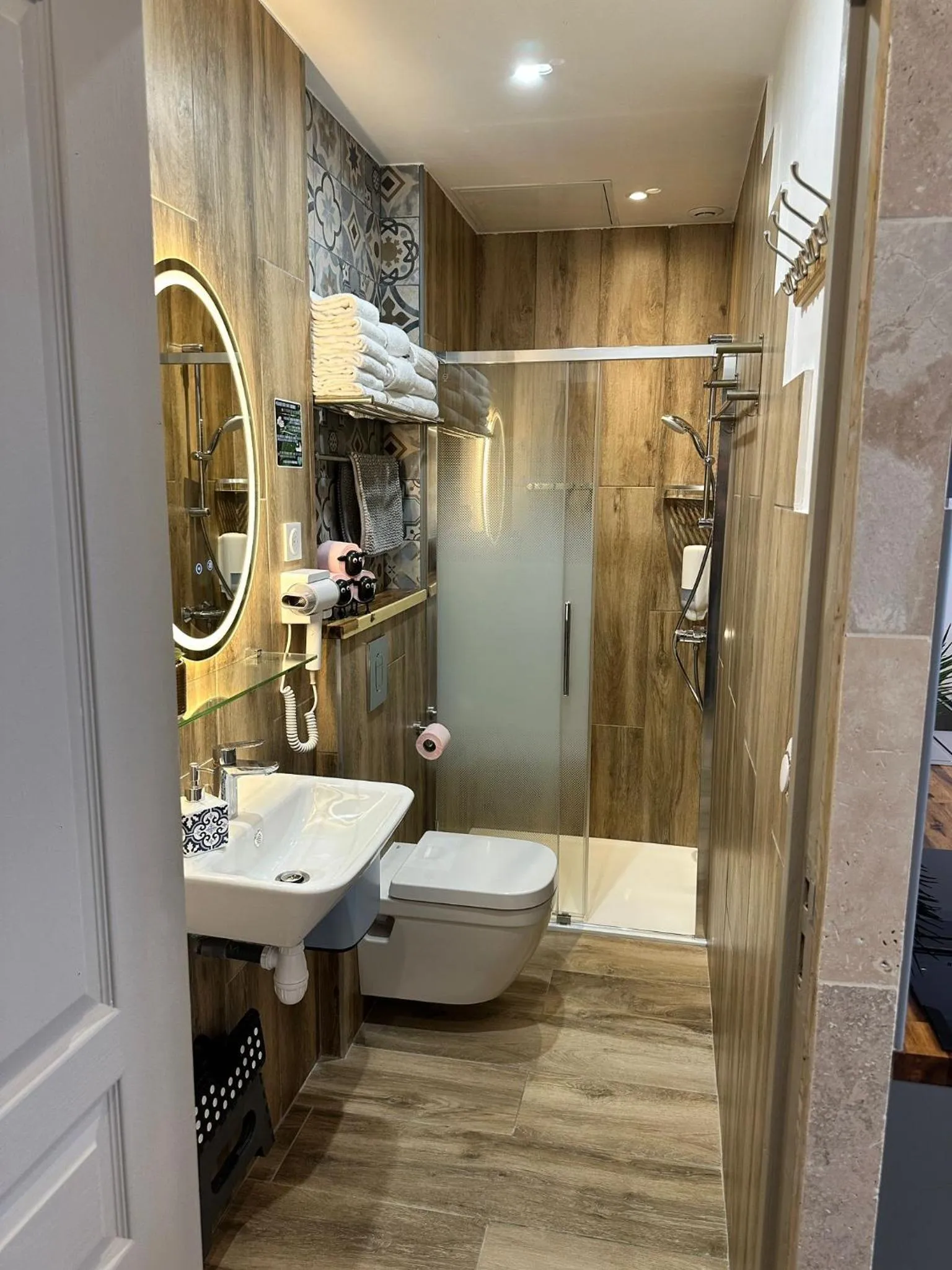 Shower in Mauguio Center Hôtel