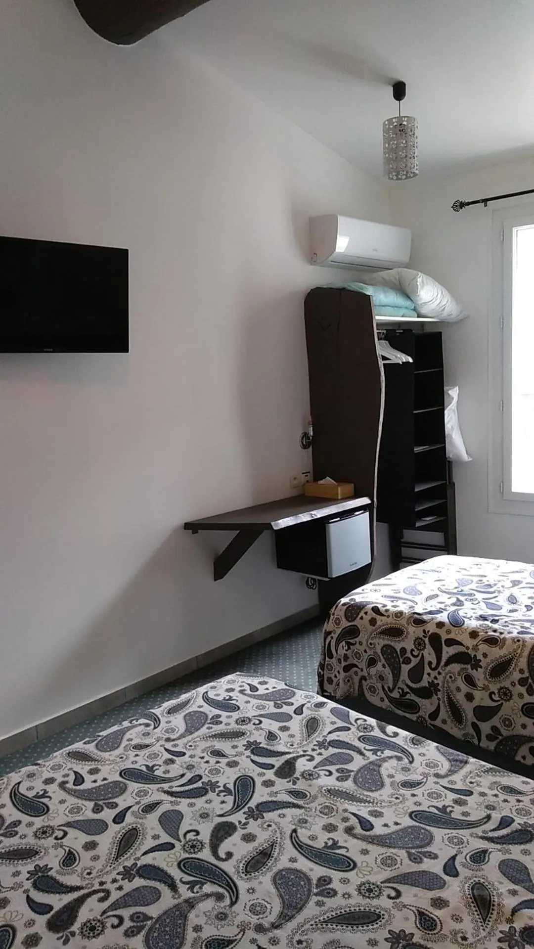 TV and multimedia, Bed in Mauguio Center Hôtel