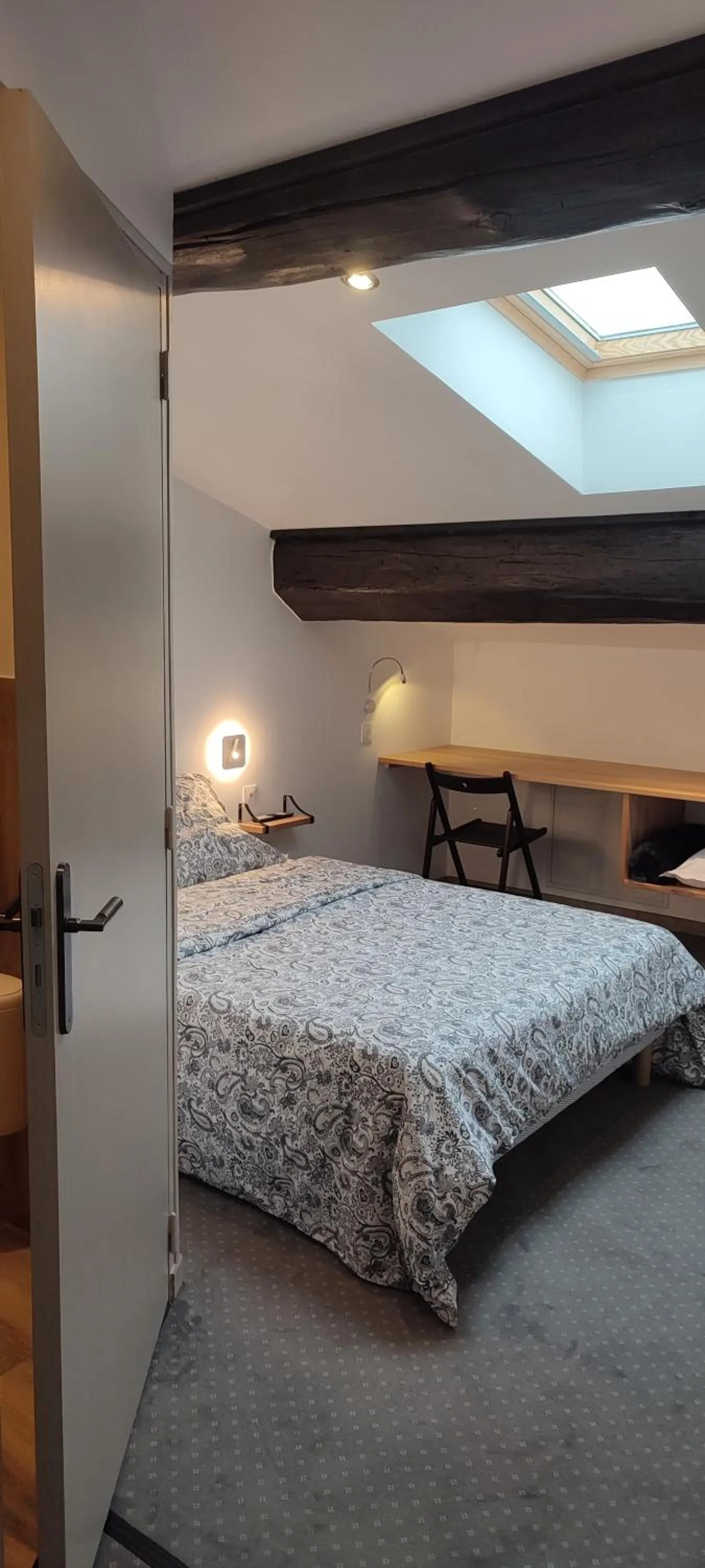 Photo of the whole room, Bed in Mauguio Center Hôtel